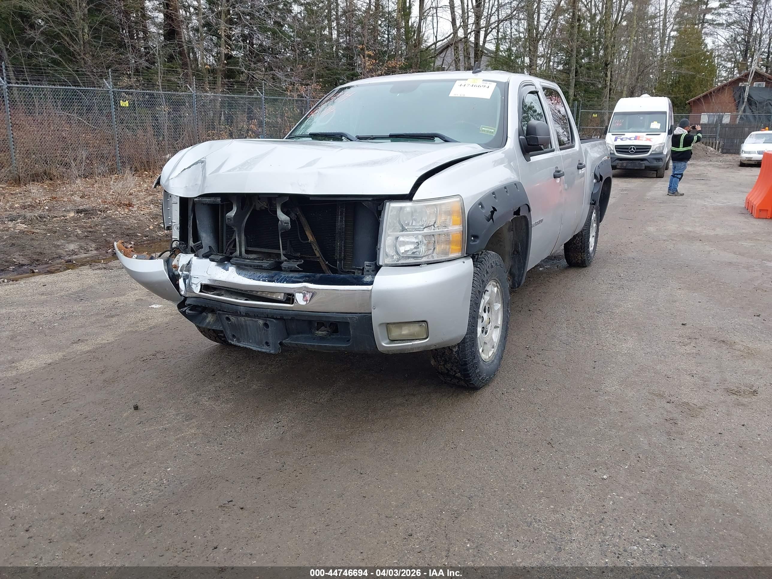 CHEVROLET SILVERADO image 2