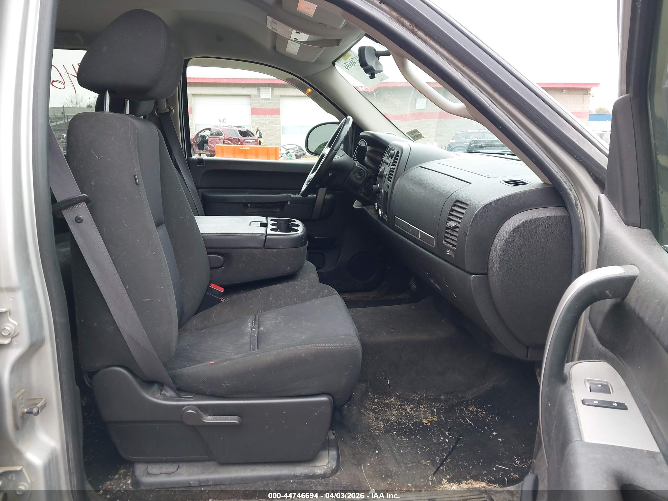 CHEVROLET SILVERADO image 5