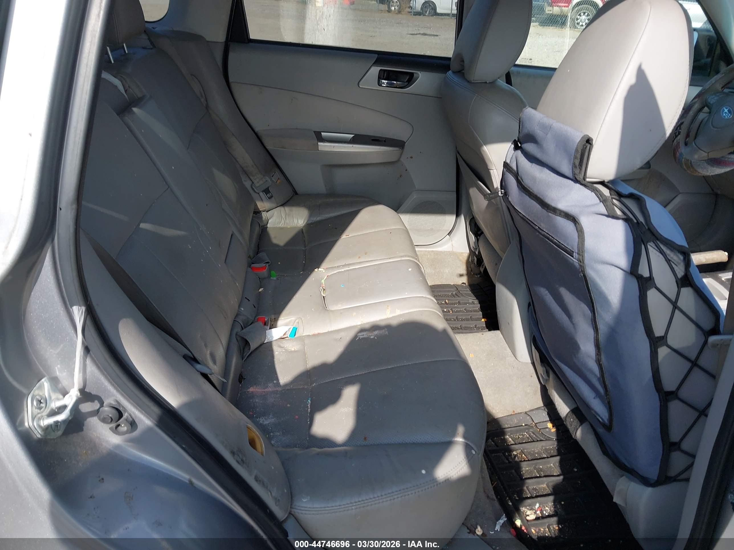 SUBARU FORESTER image 8