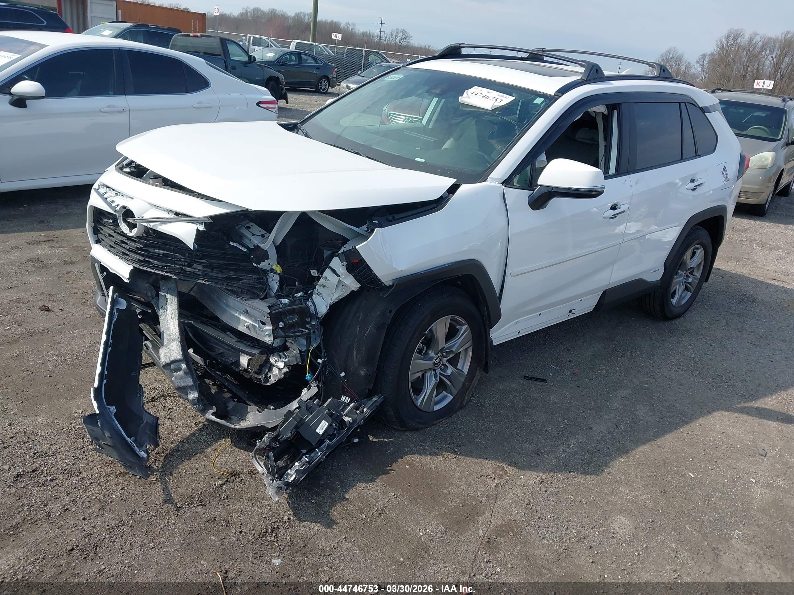 TOYOTA RAV4 image 2