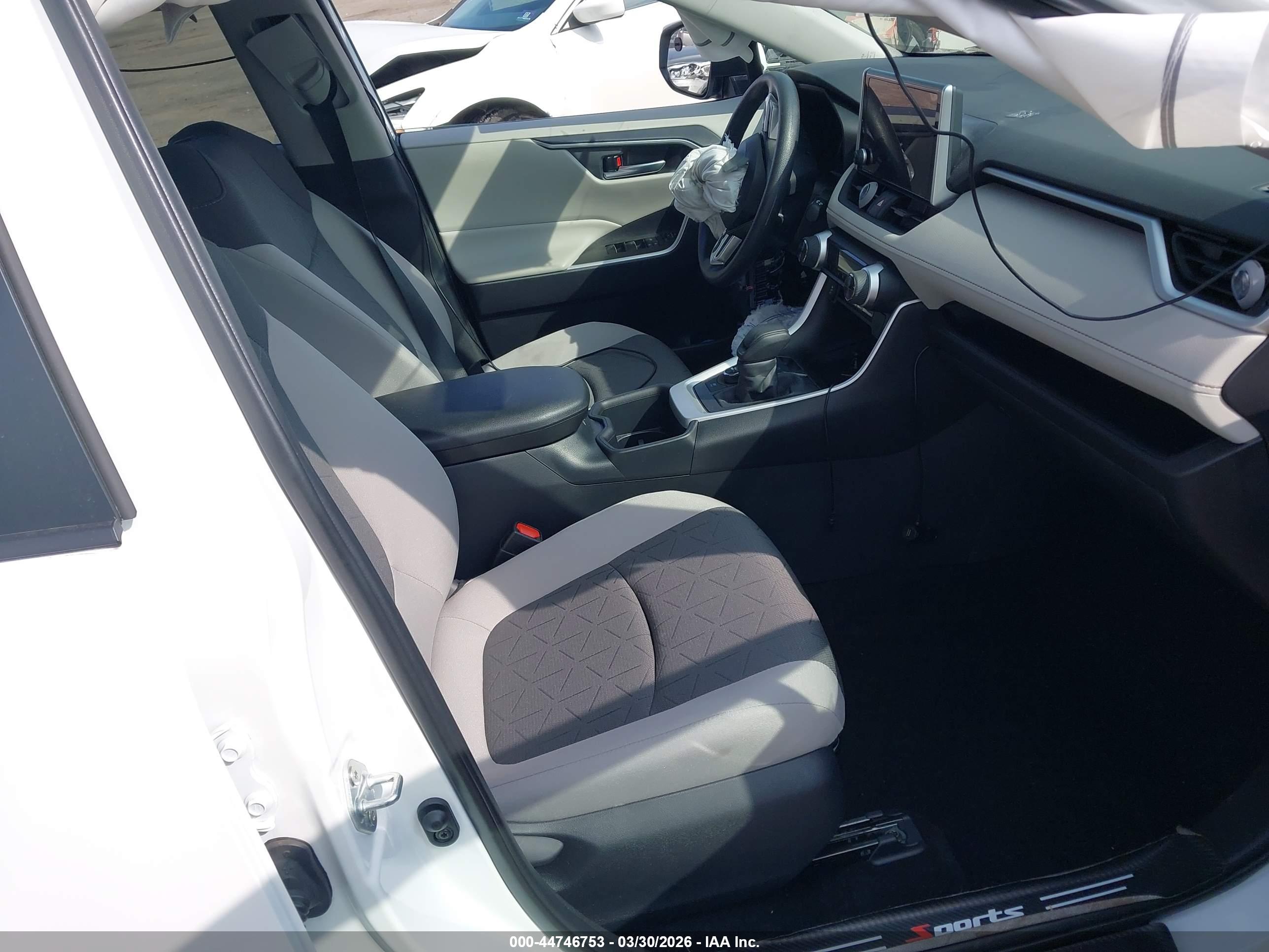 TOYOTA RAV4 image 5
