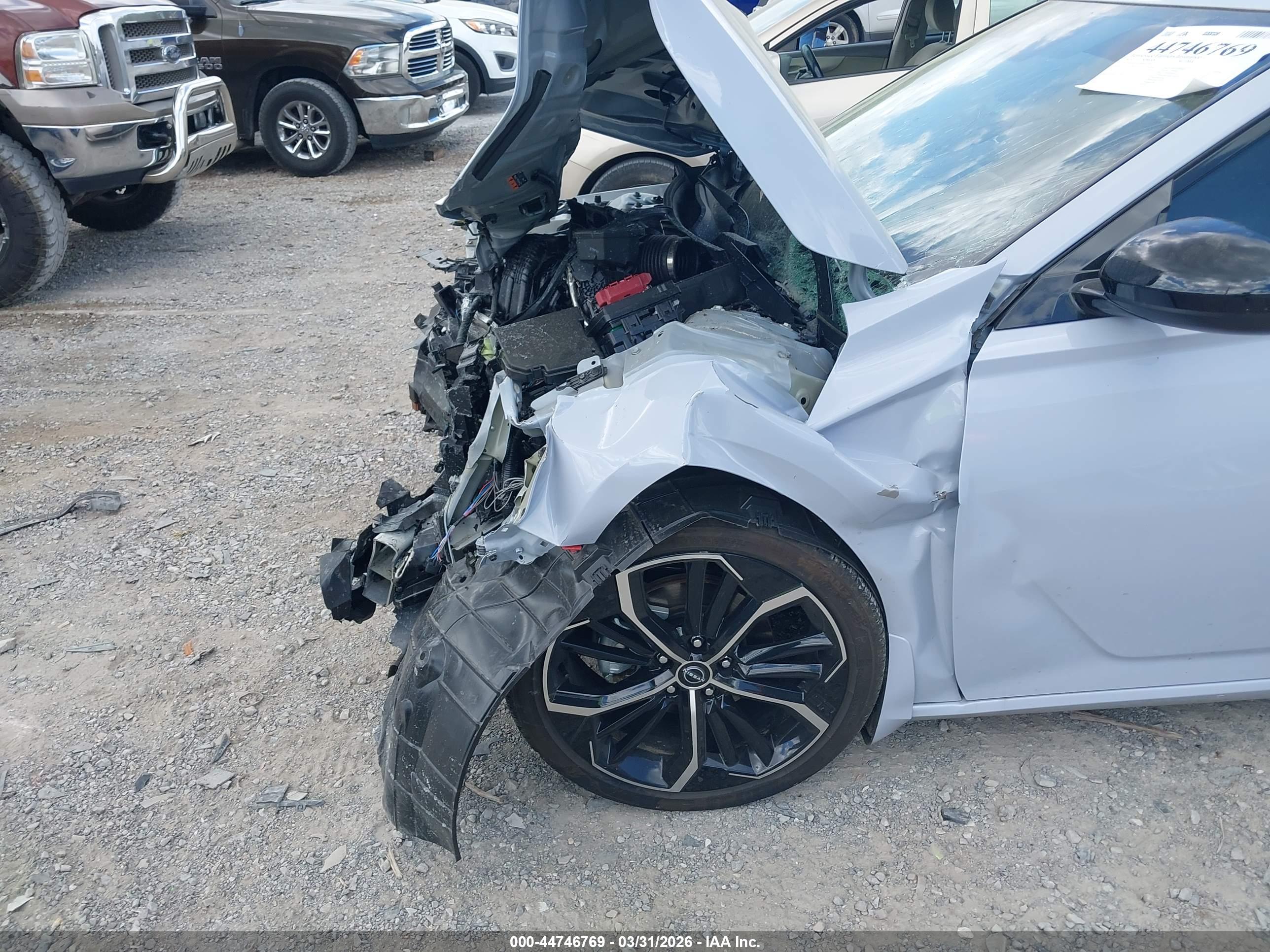 NISSAN ALTIMA image 6