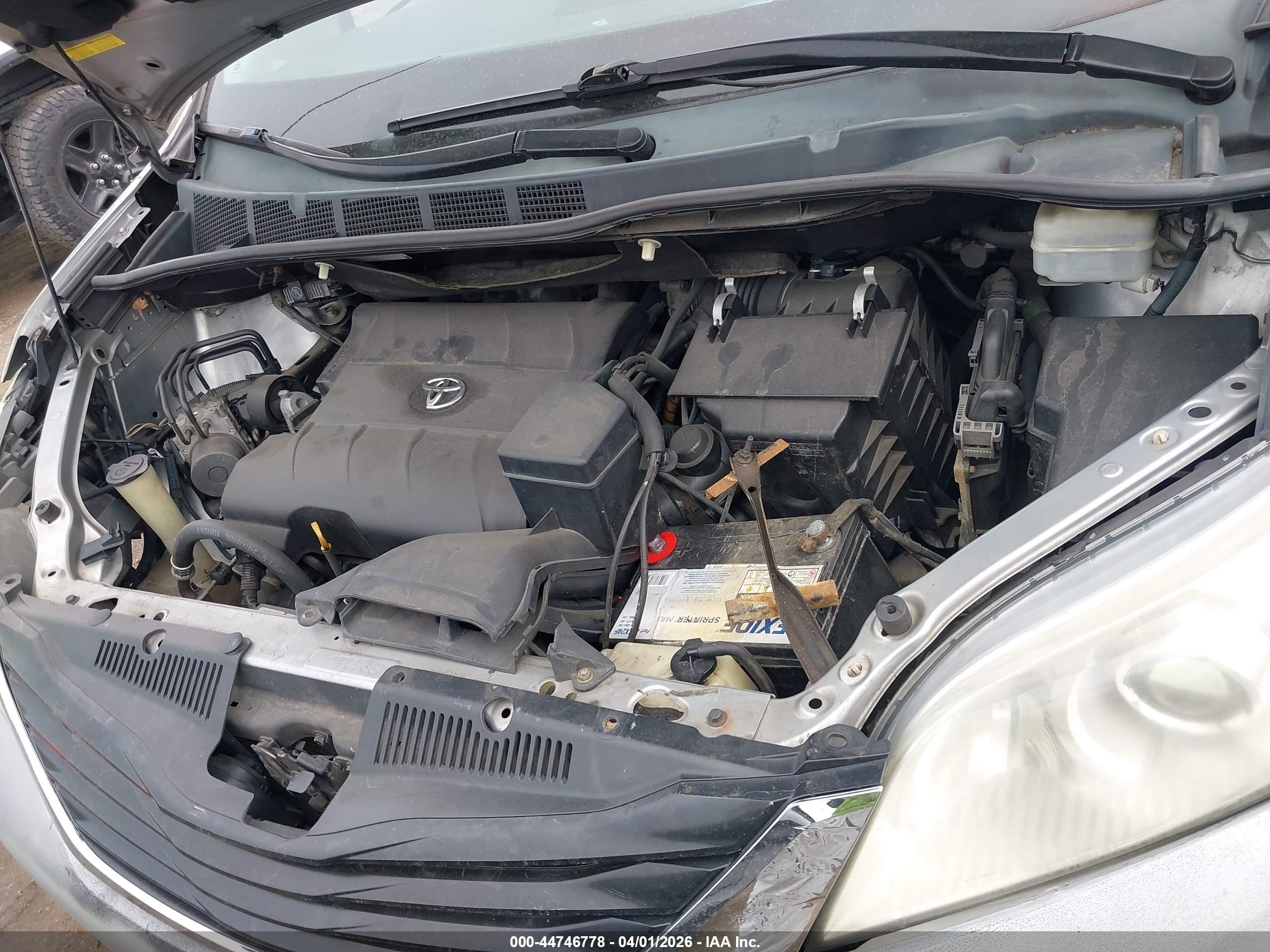TOYOTA SIENNA image 10