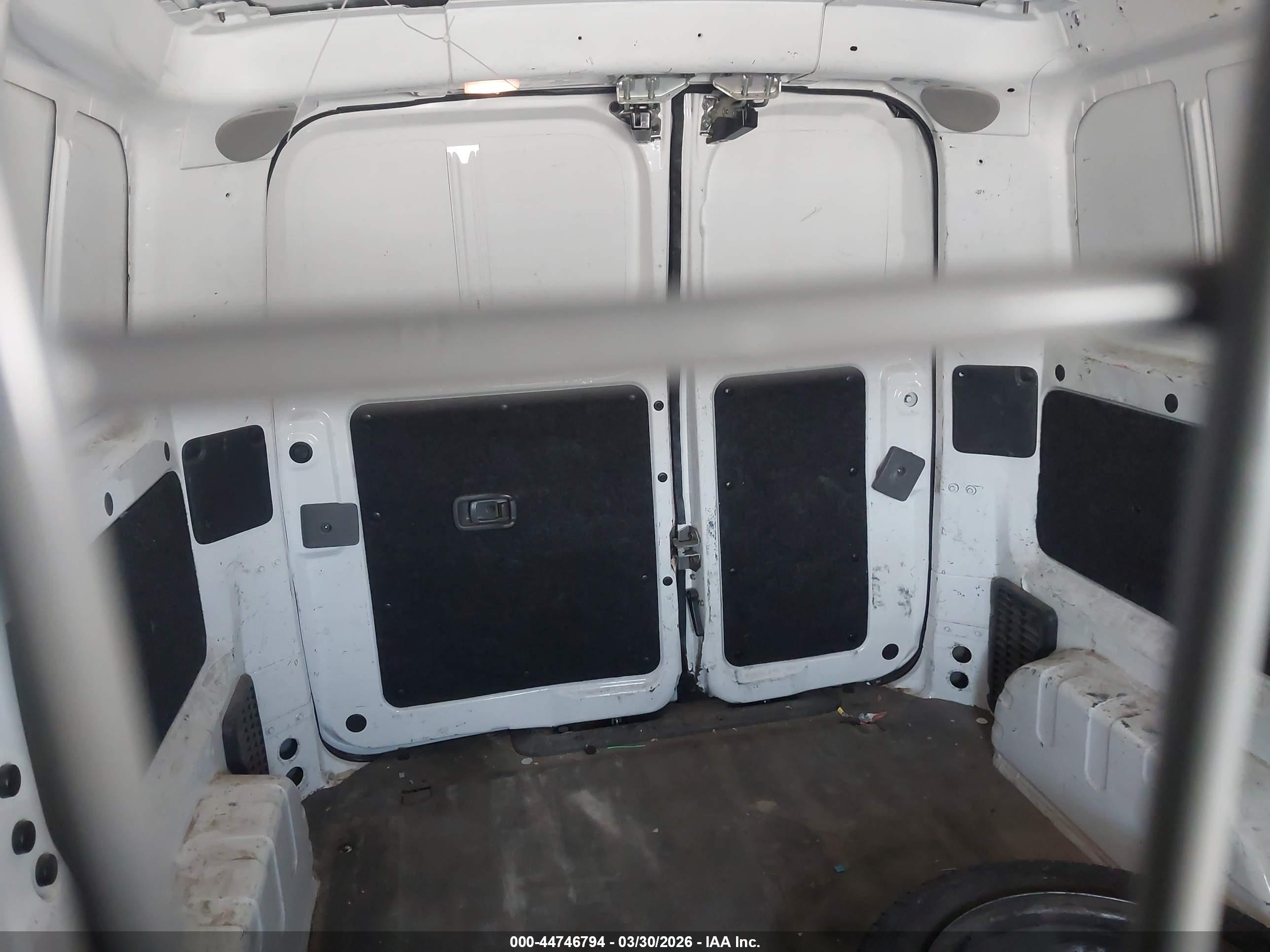 NISSAN NV200 image 8