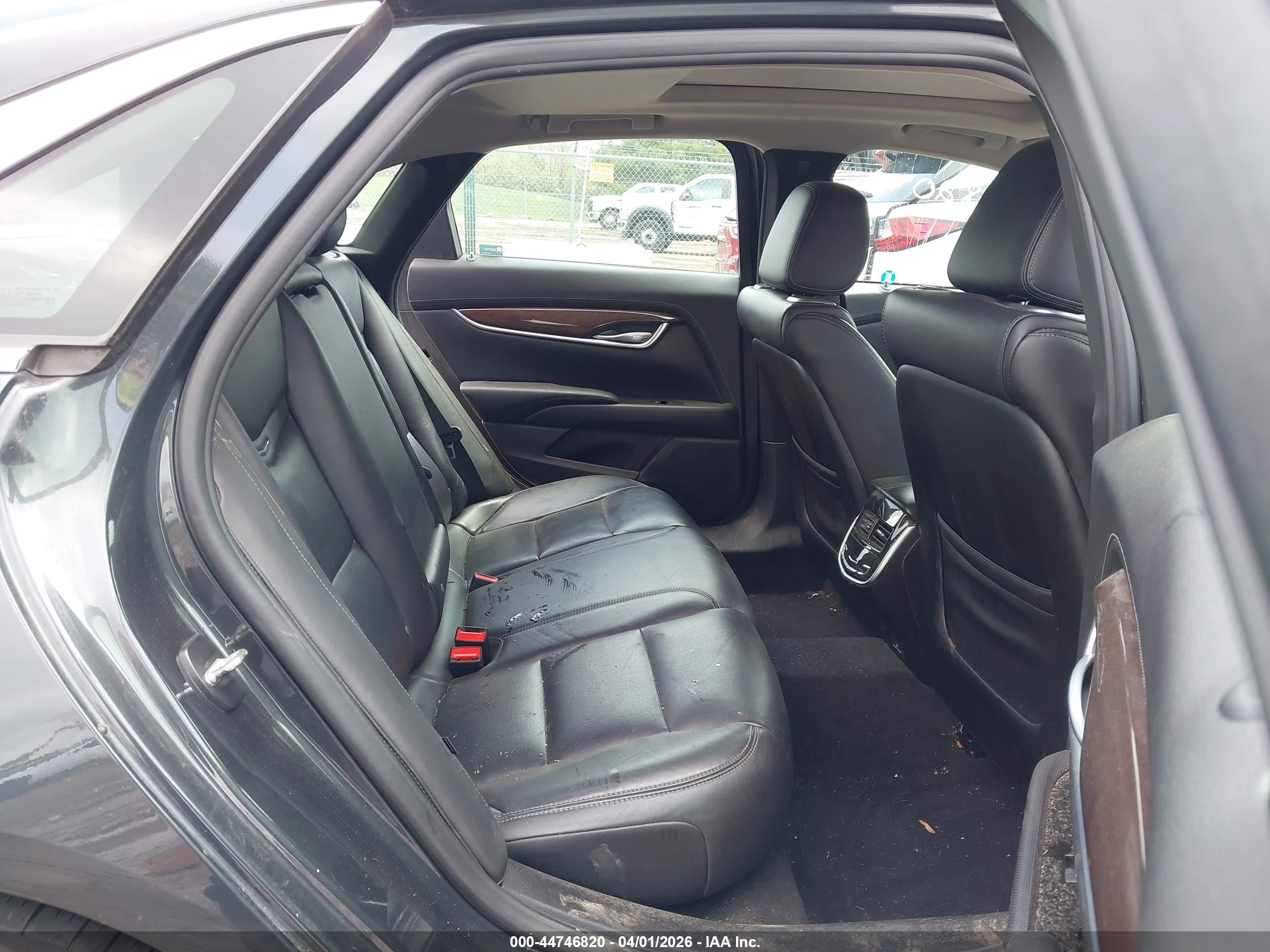 CADILLAC XTS image 8