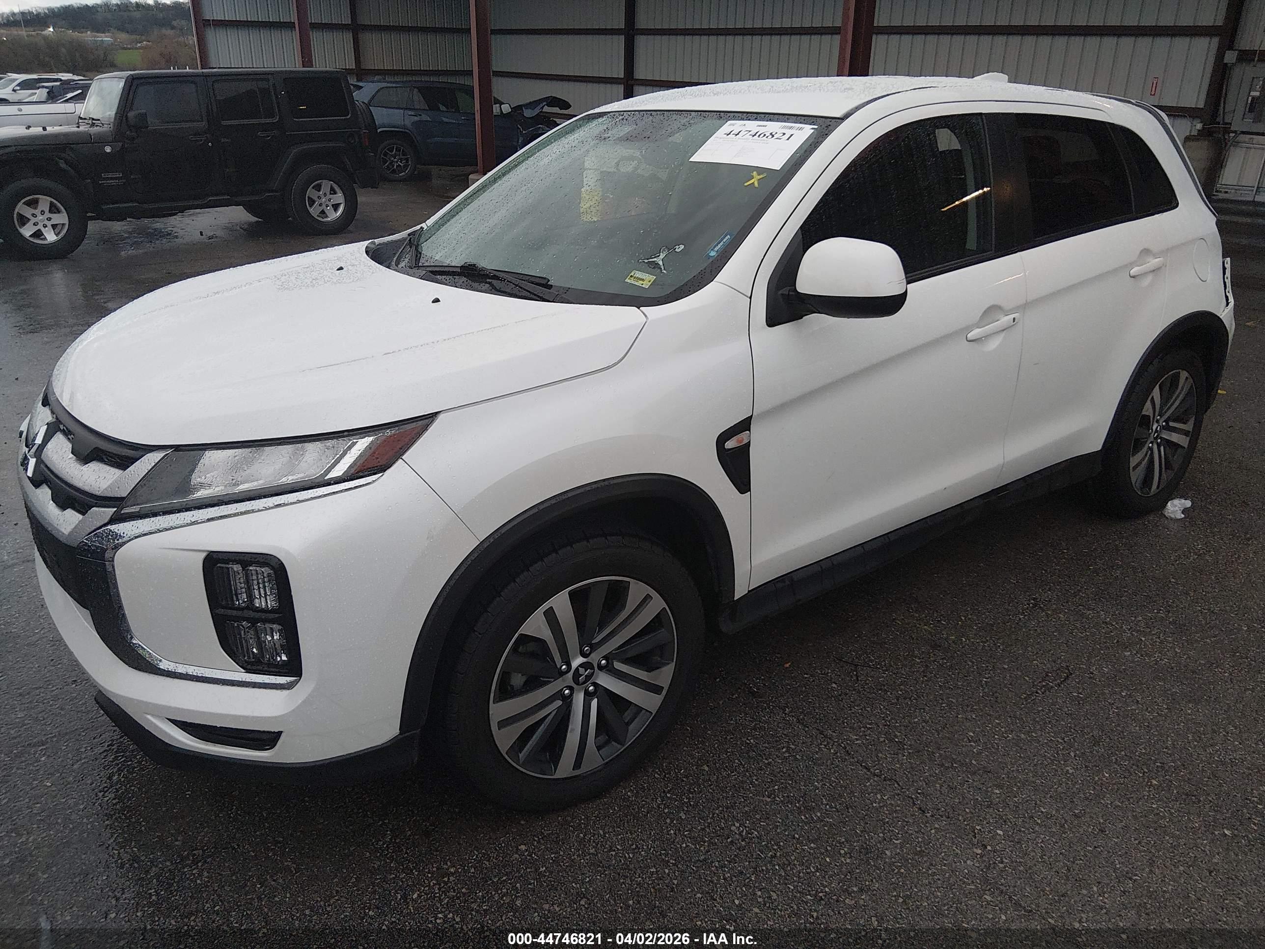 MITSUBISHI OUTLANDER image 2