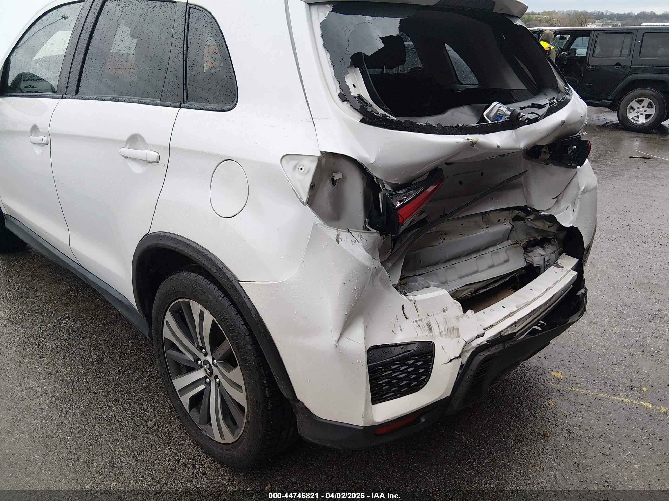 MITSUBISHI OUTLANDER image 6