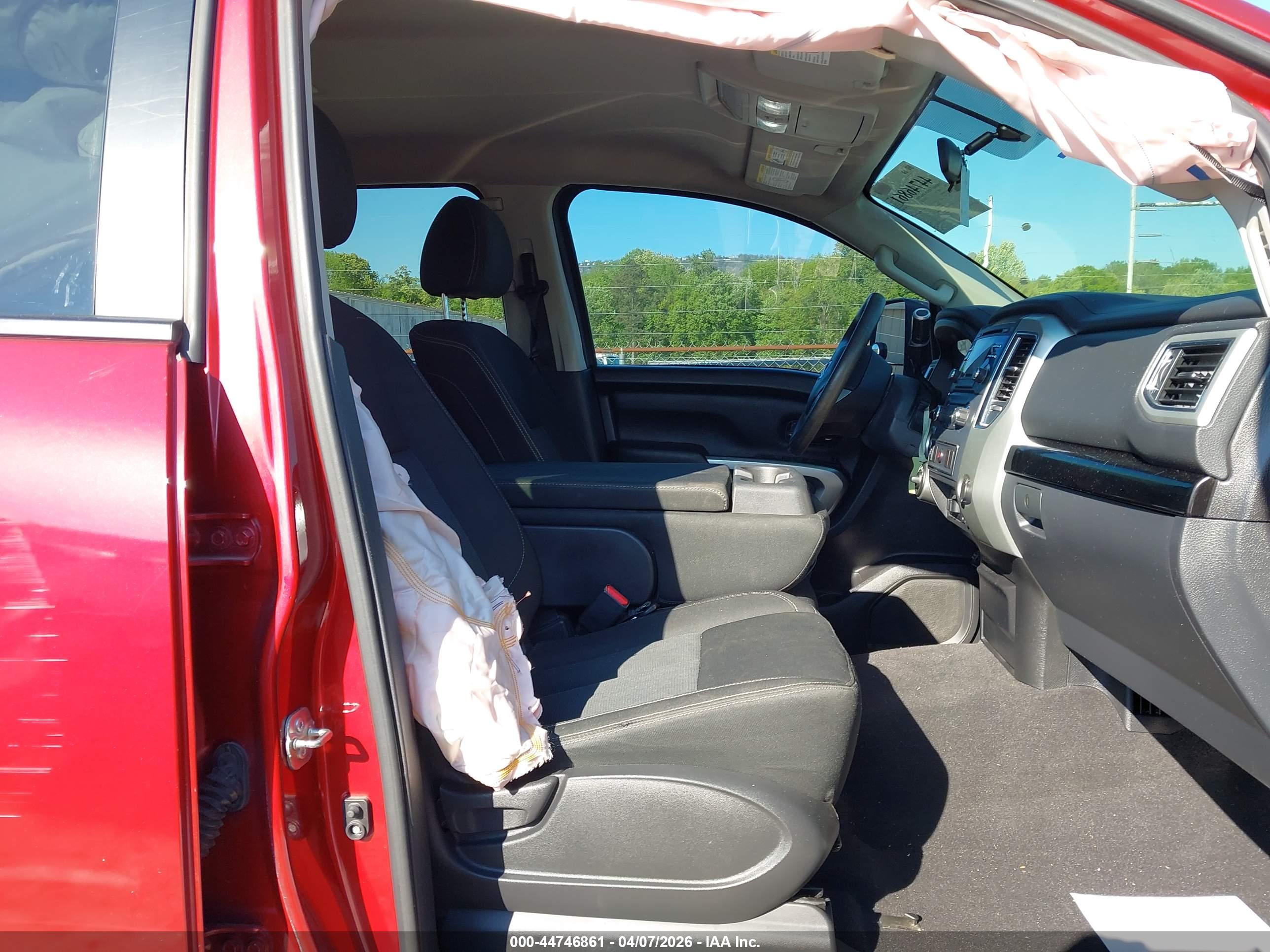 NISSAN TITAN image 5