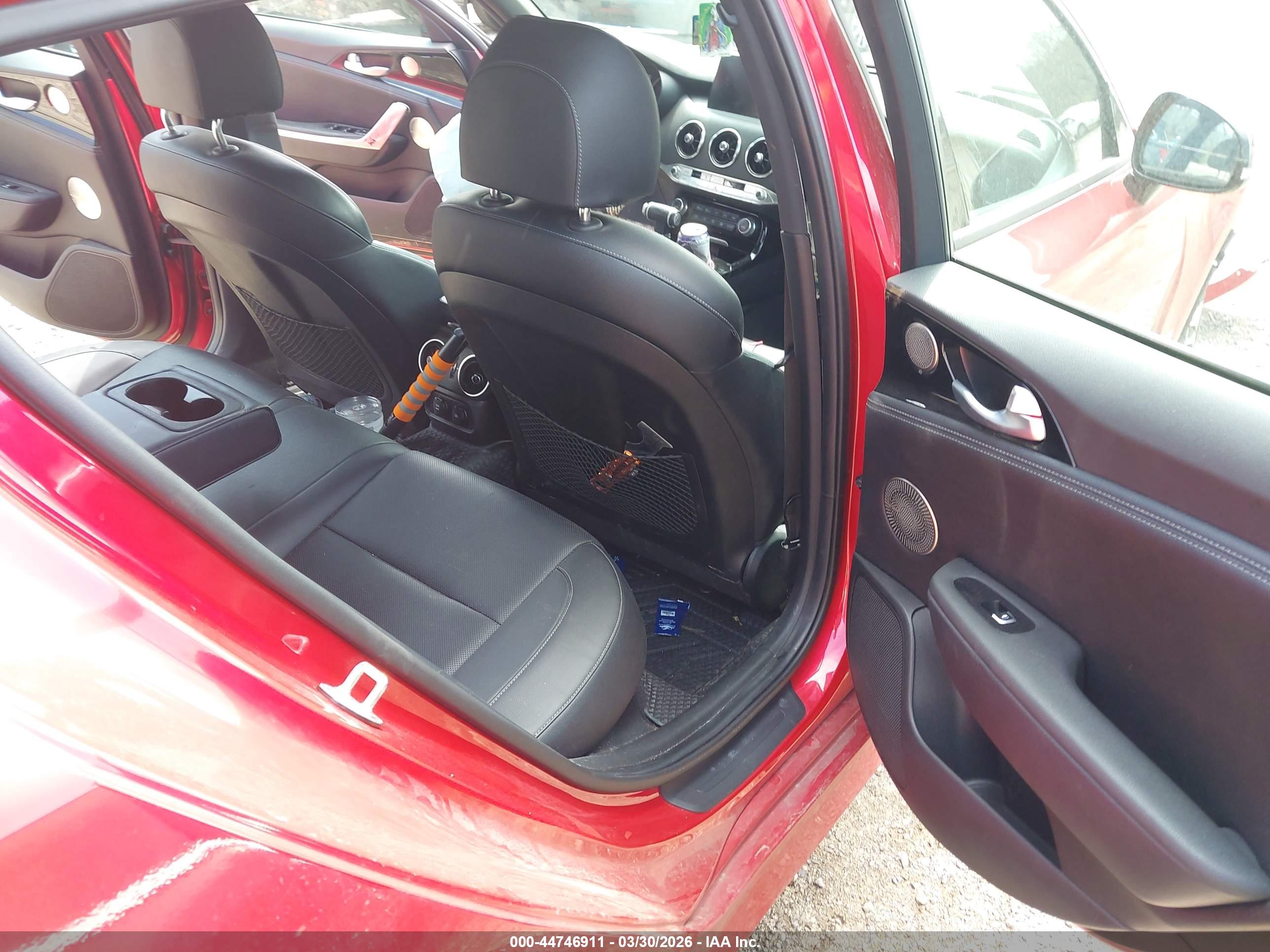 KIA STINGER image 8