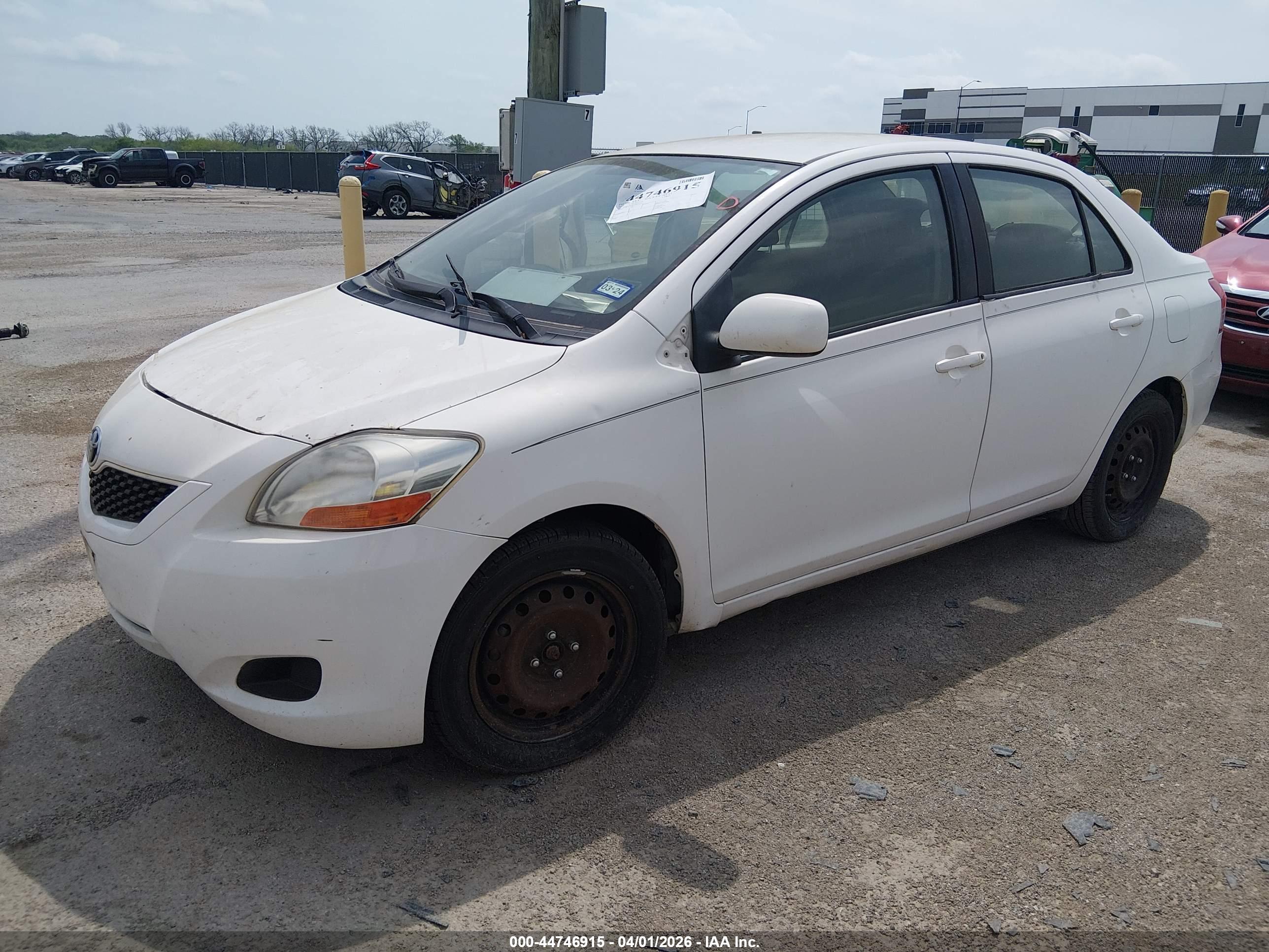 TOYOTA YARIS image 2