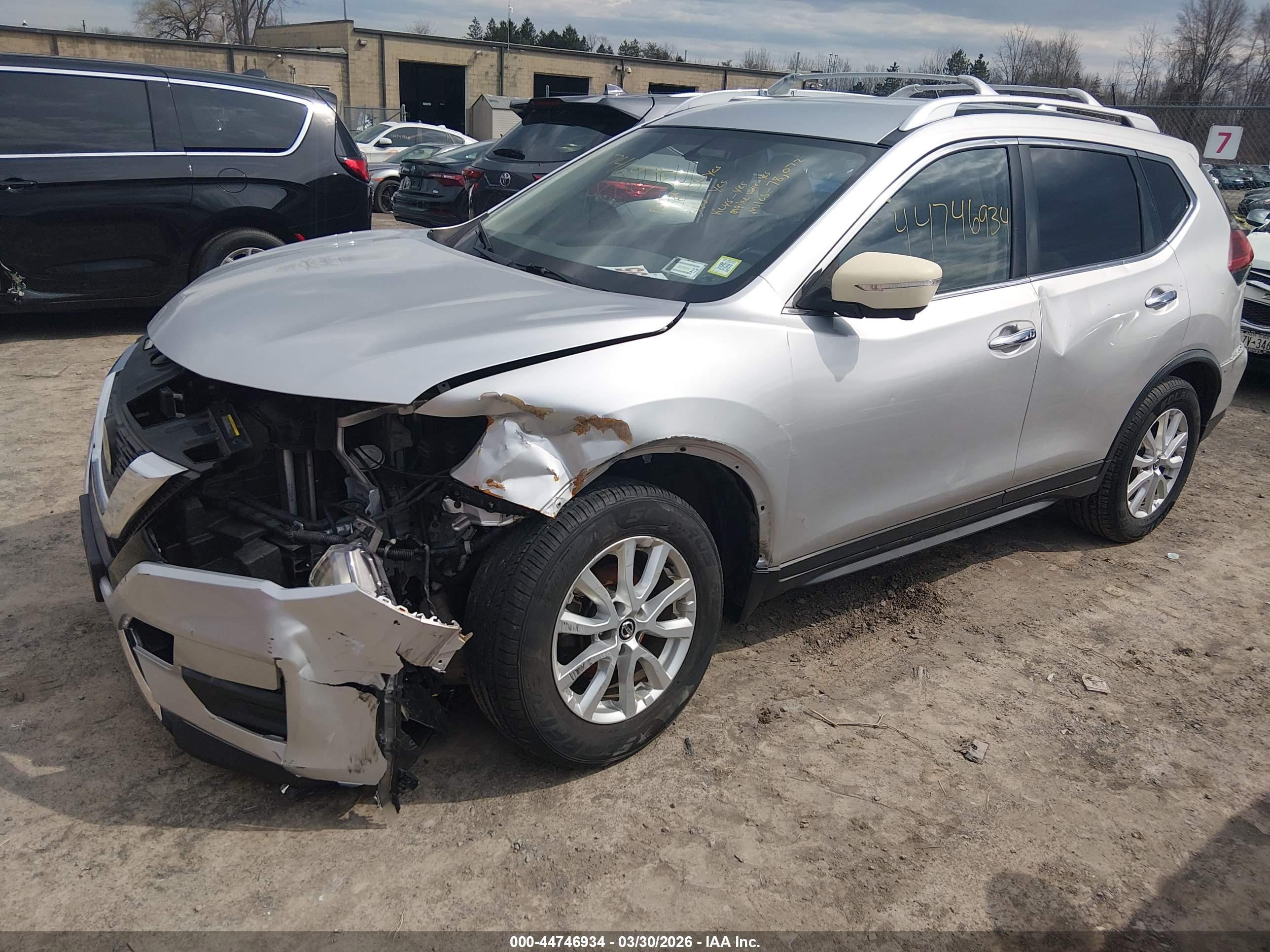 NISSAN ROGUE image 2
