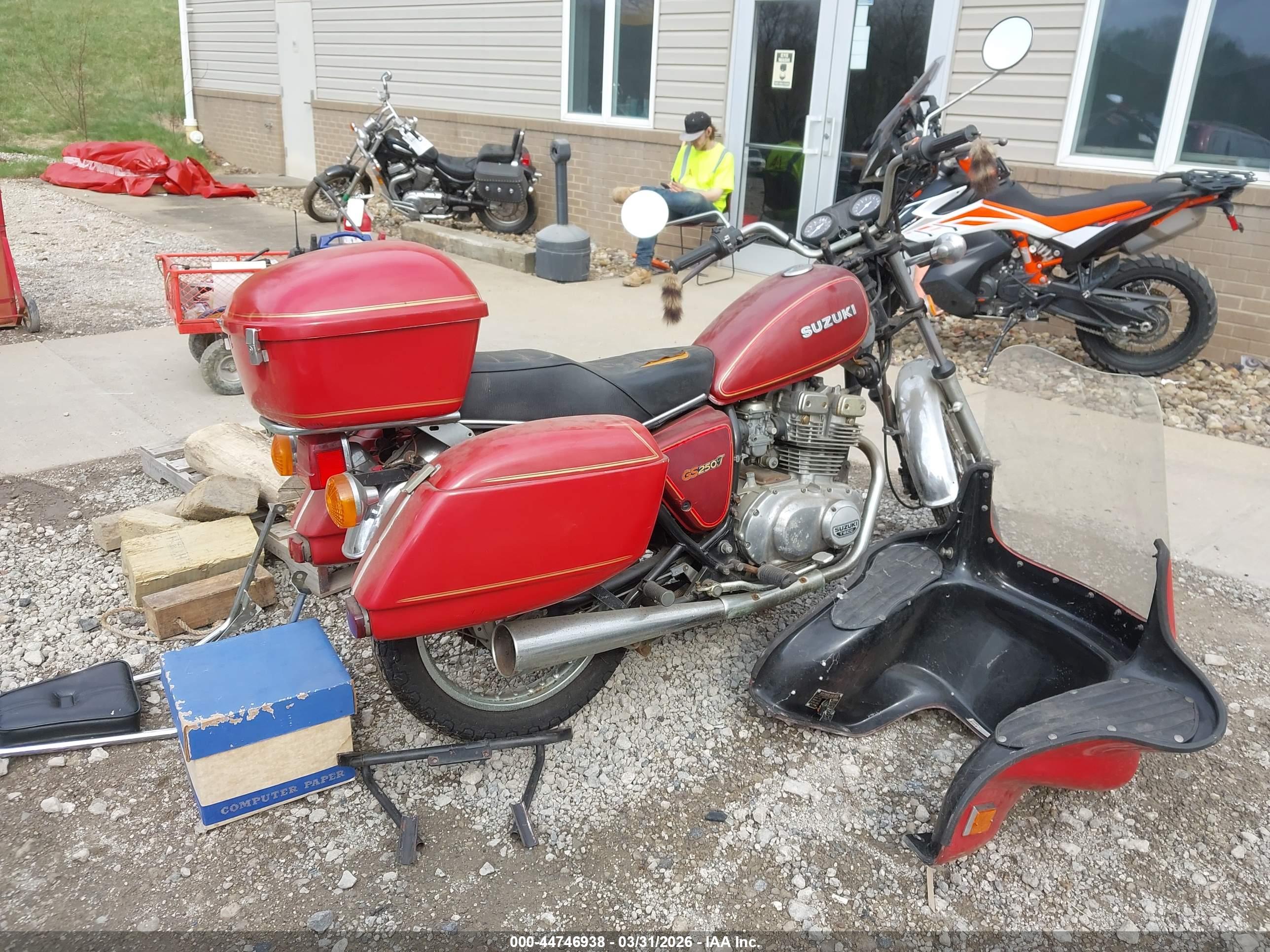 SUZUKI 250 image 4