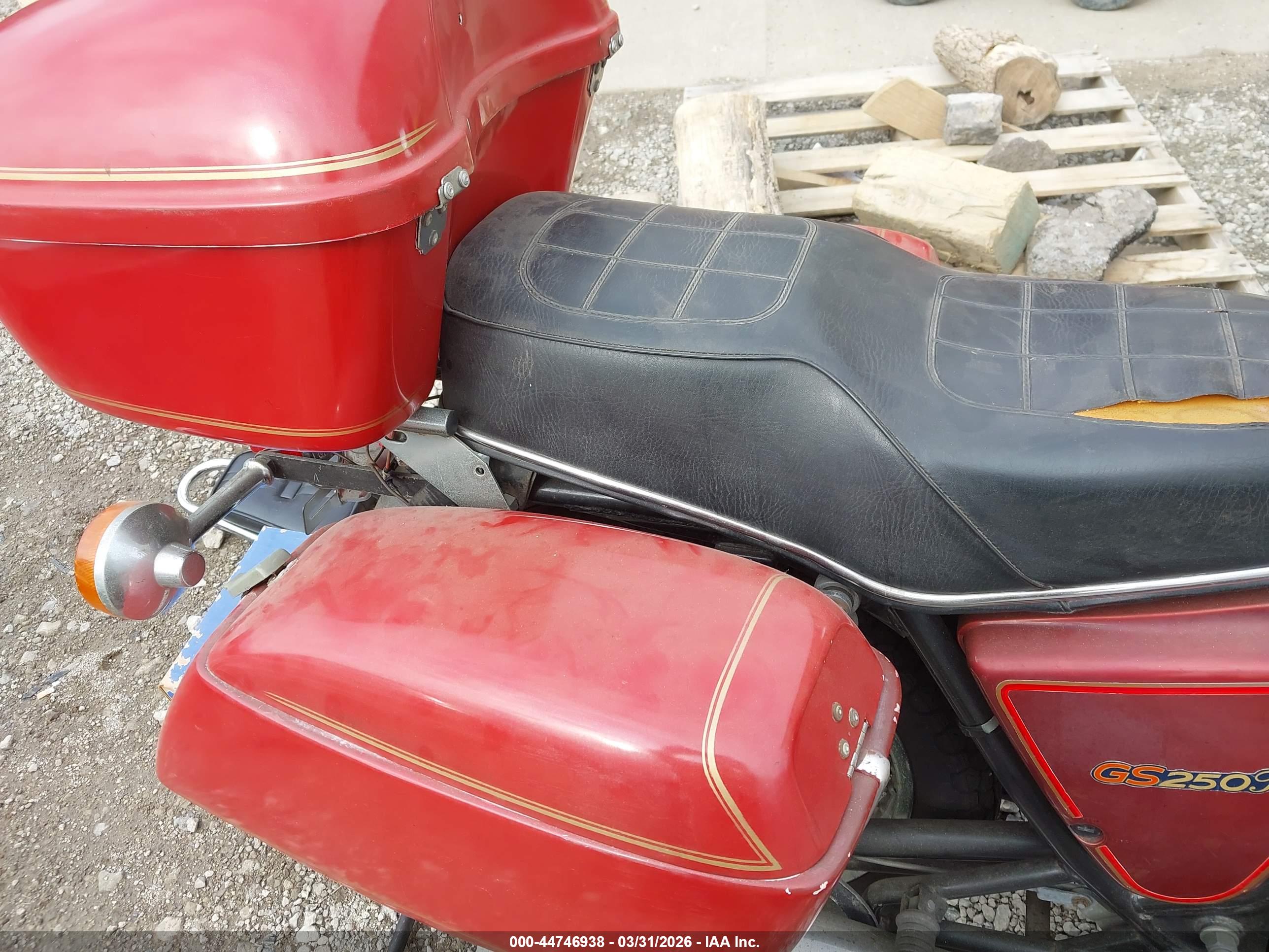 SUZUKI 250 image 8