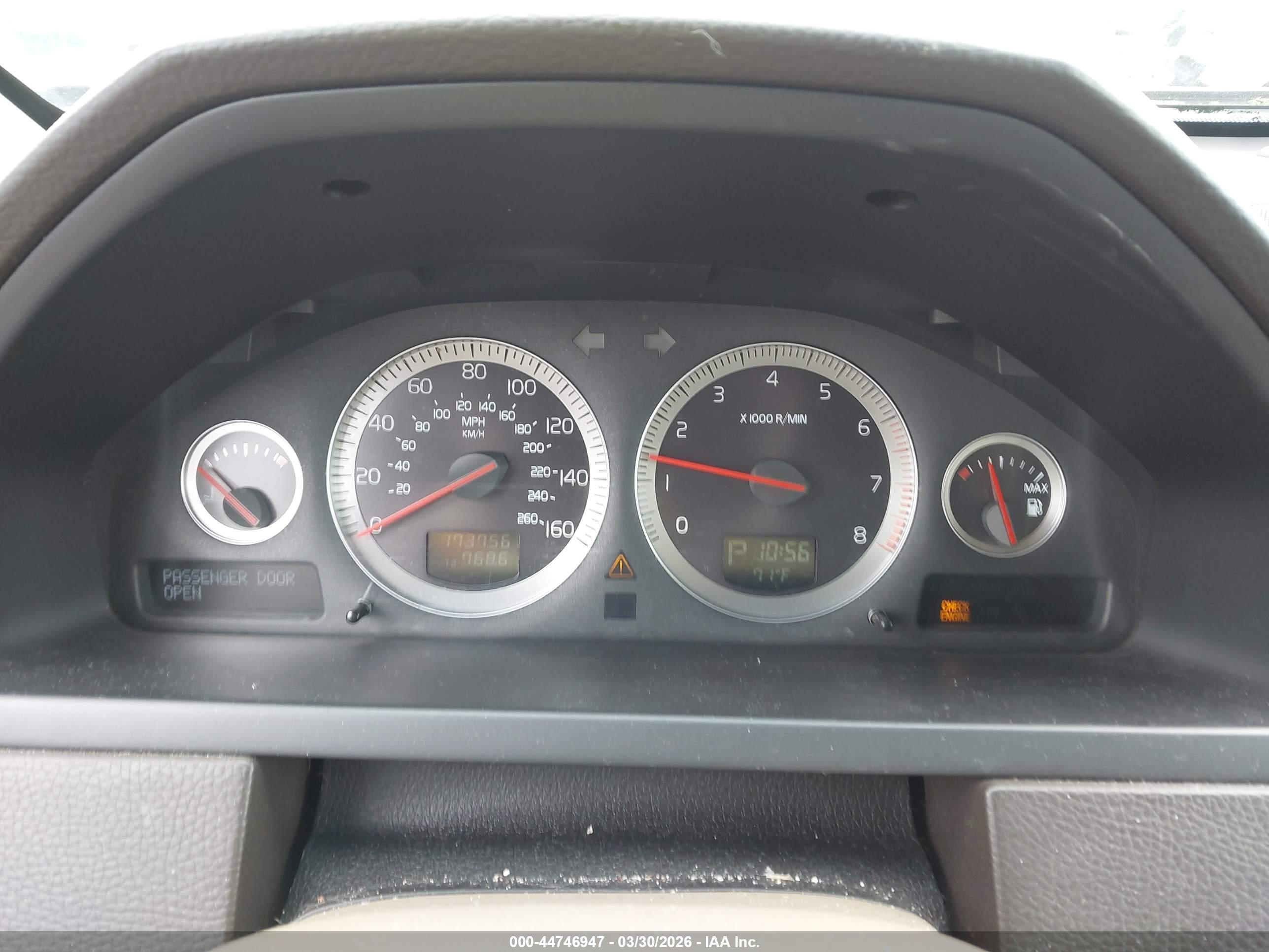 VOLVO XC90 image 7