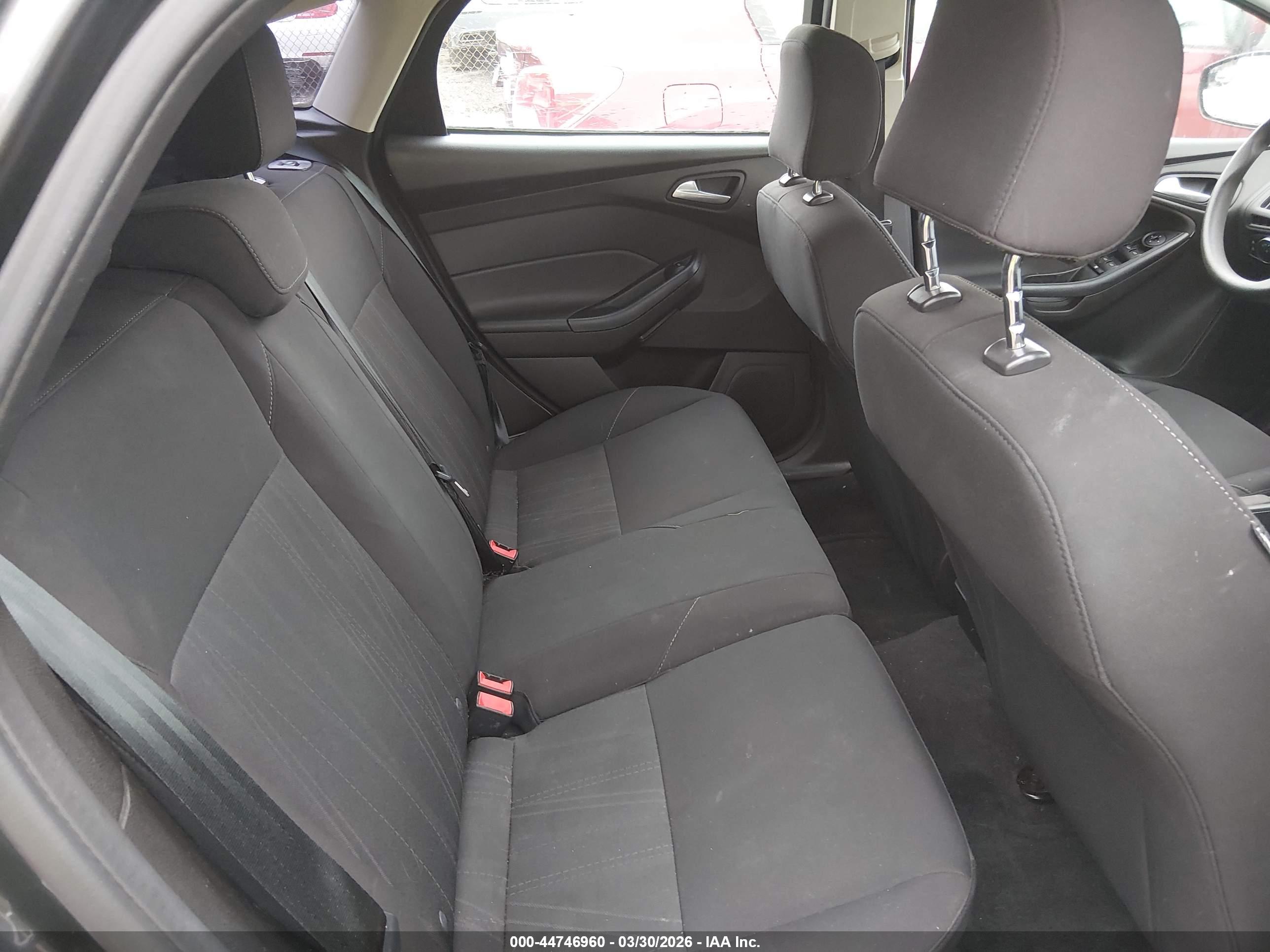 FORD FOCUS image 8