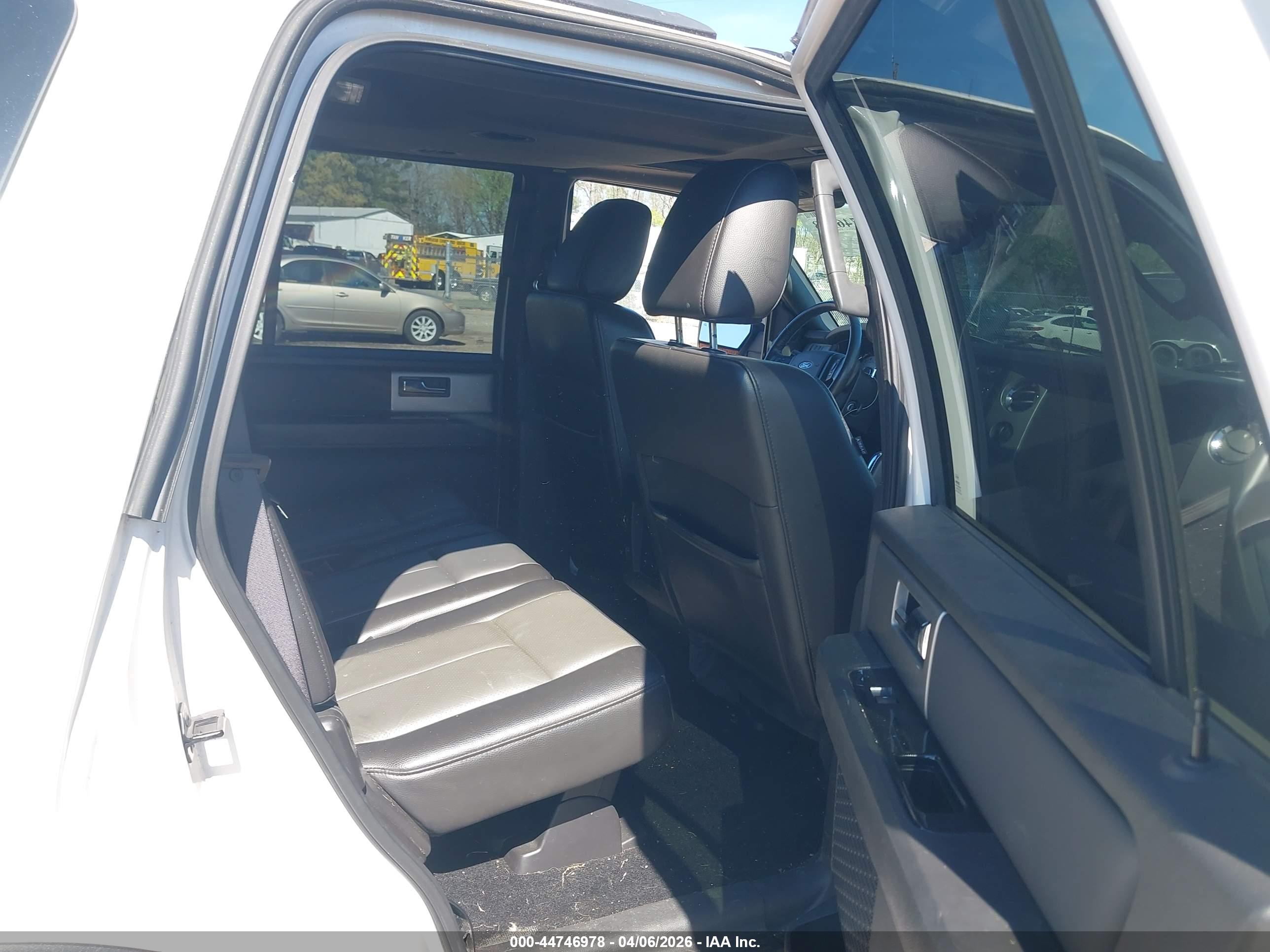 FORD EXPEDITION image 8