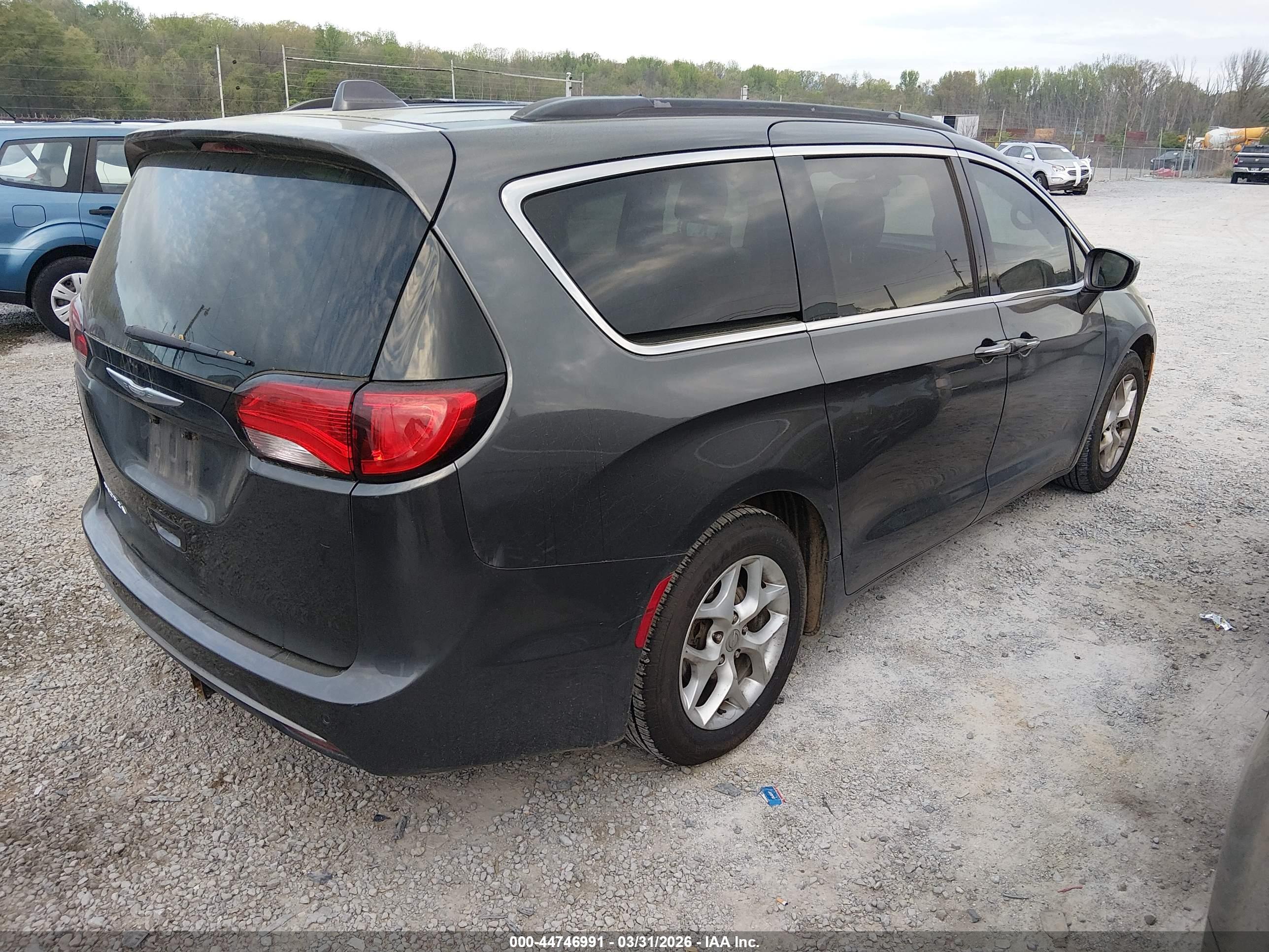 CHRYSLER PACIFICA image 4