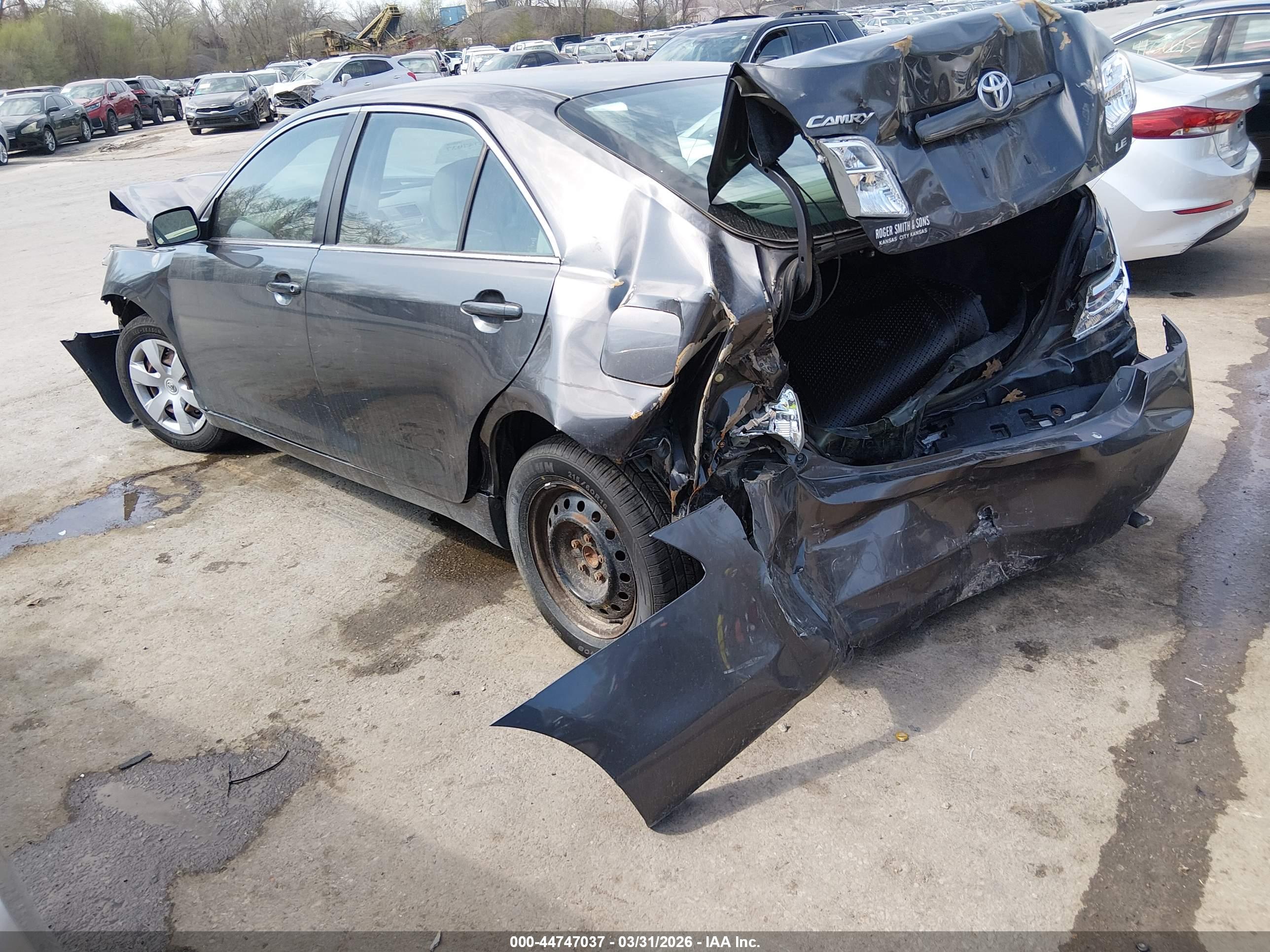 TOYOTA CAMRY image 3