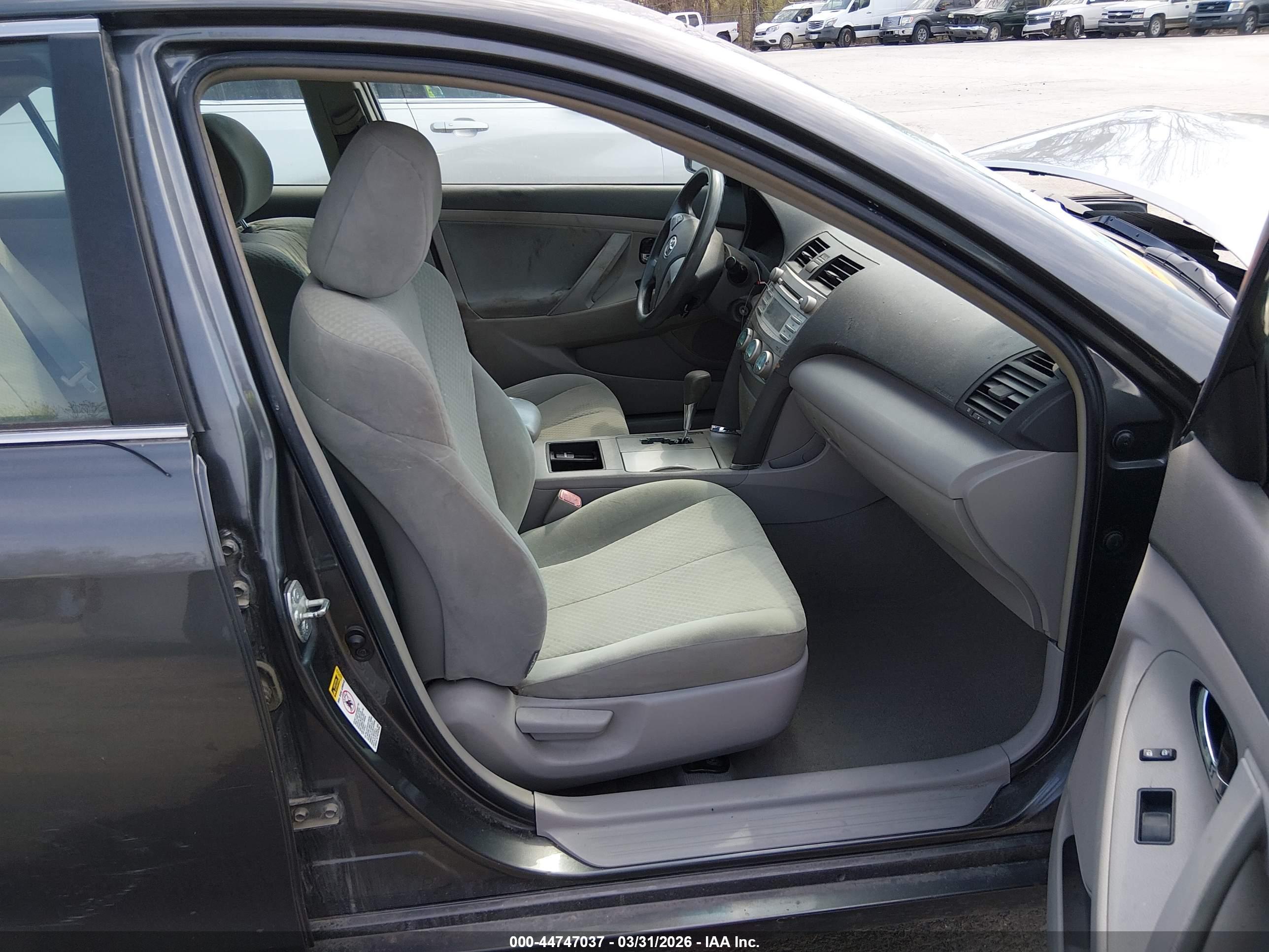 TOYOTA CAMRY image 5