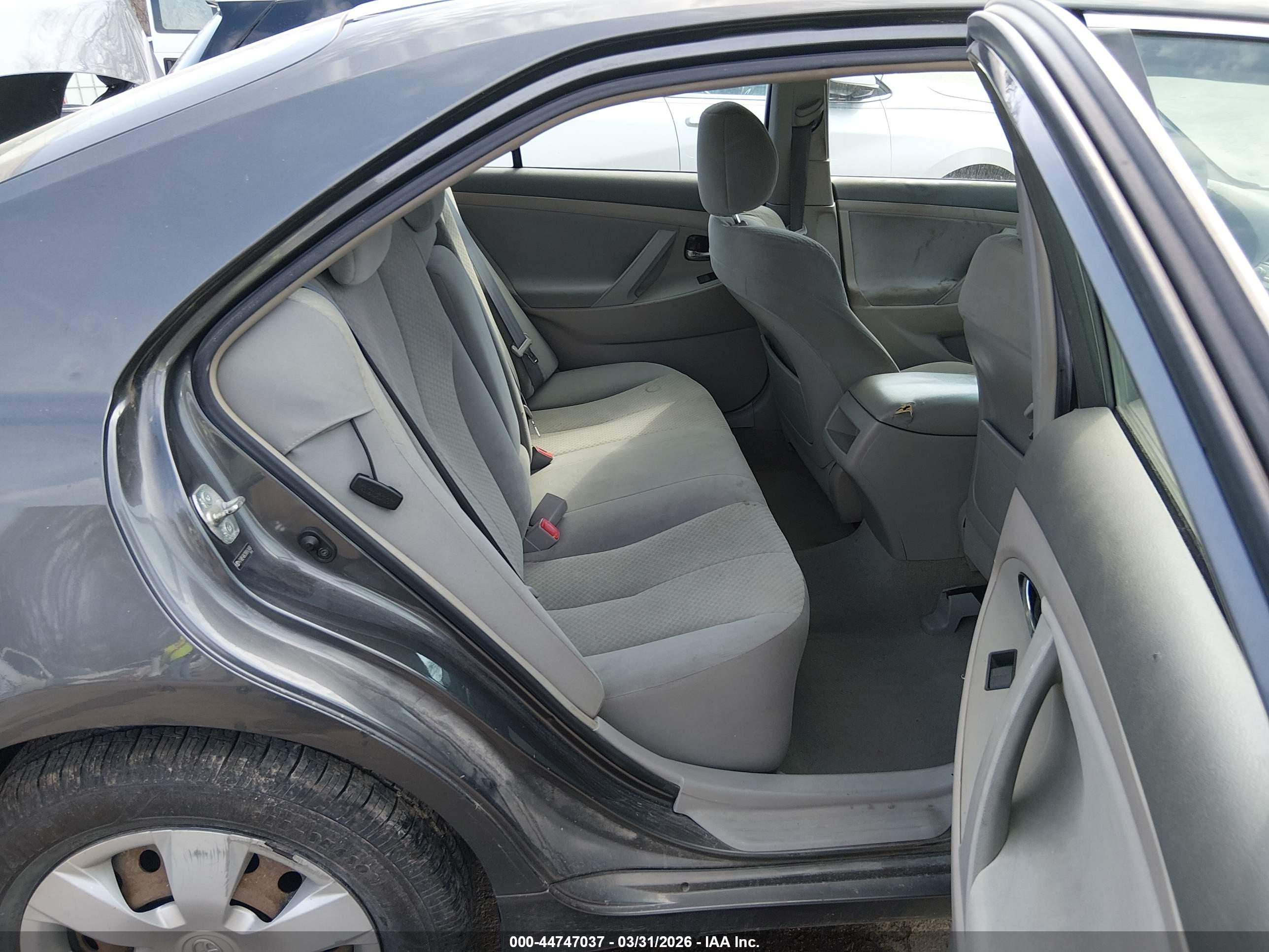 TOYOTA CAMRY image 8