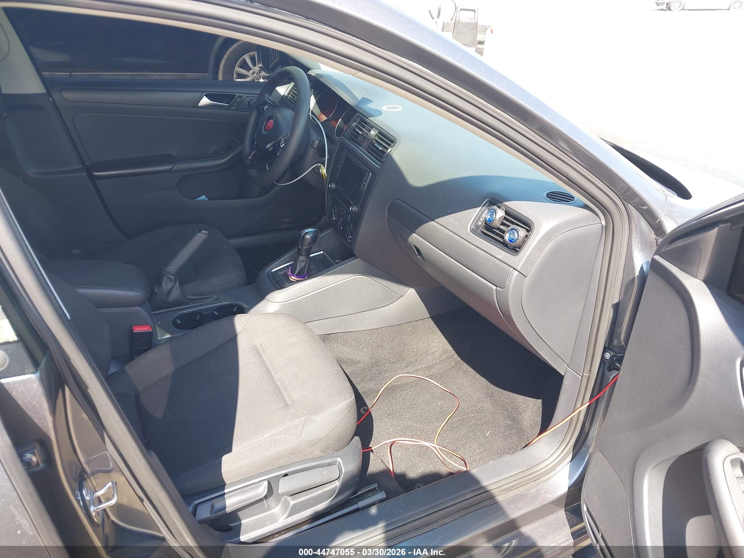VOLKSWAGEN JETTA image 5