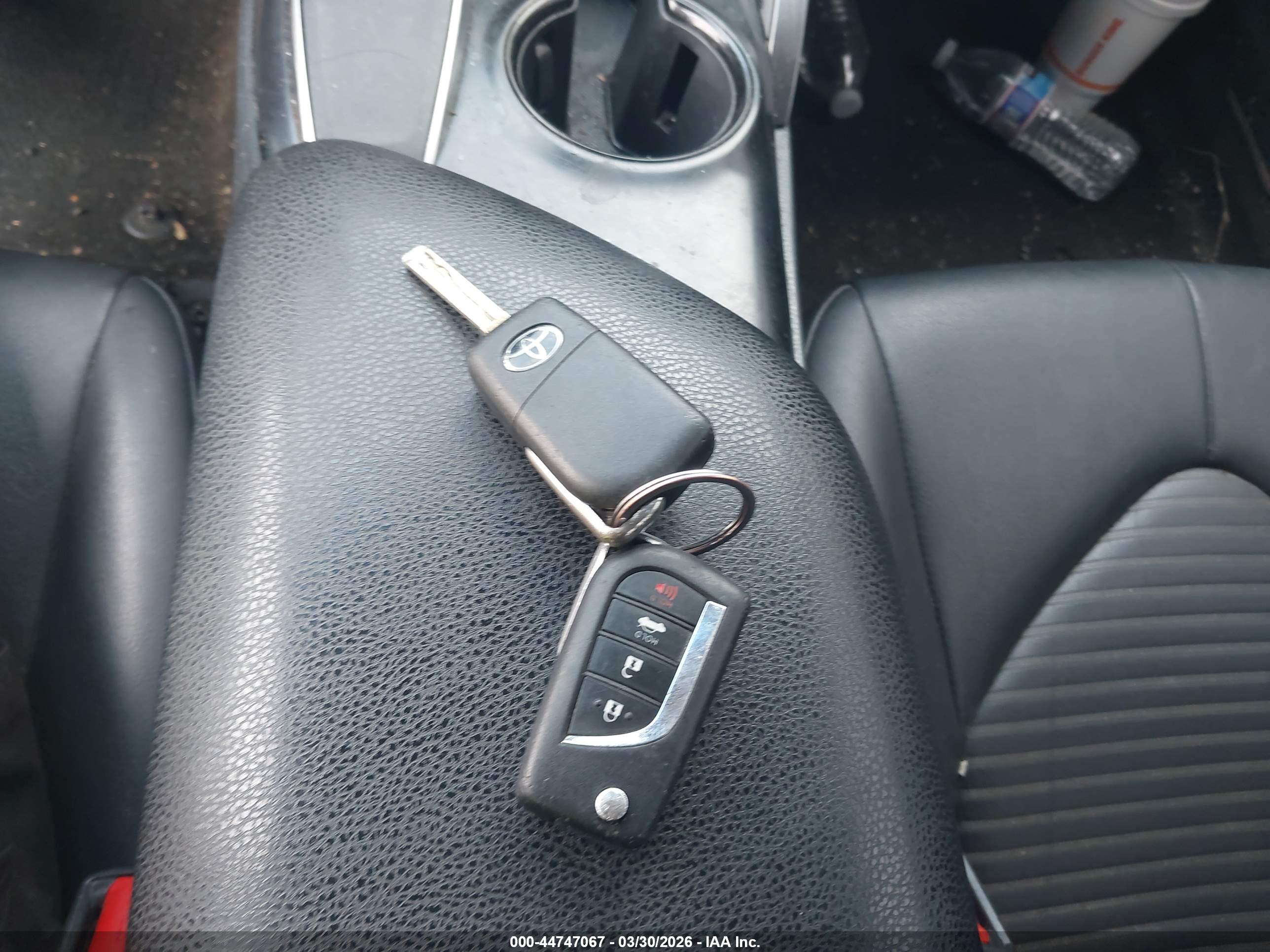 TOYOTA CAMRY image 11