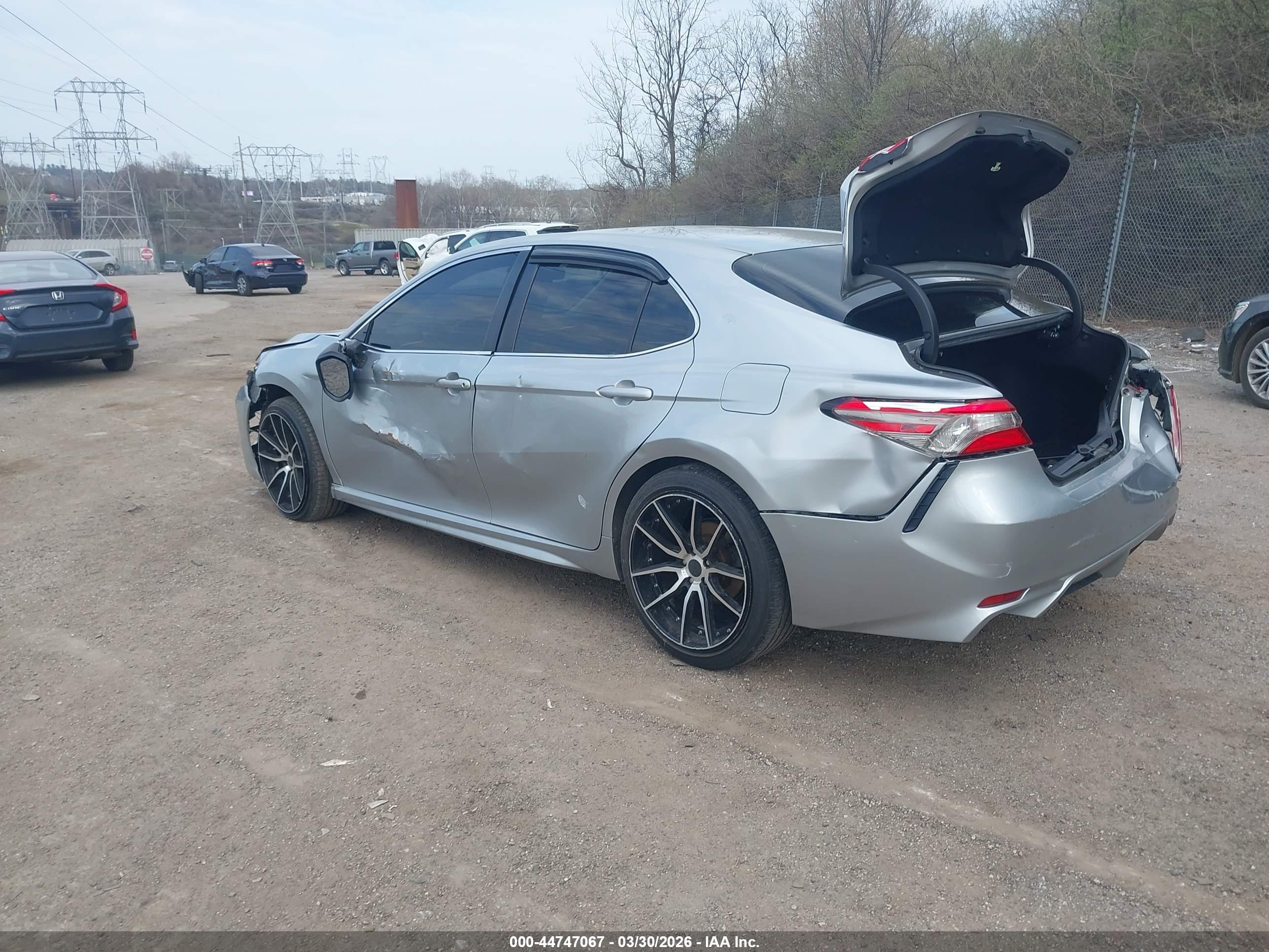 TOYOTA CAMRY image 3
