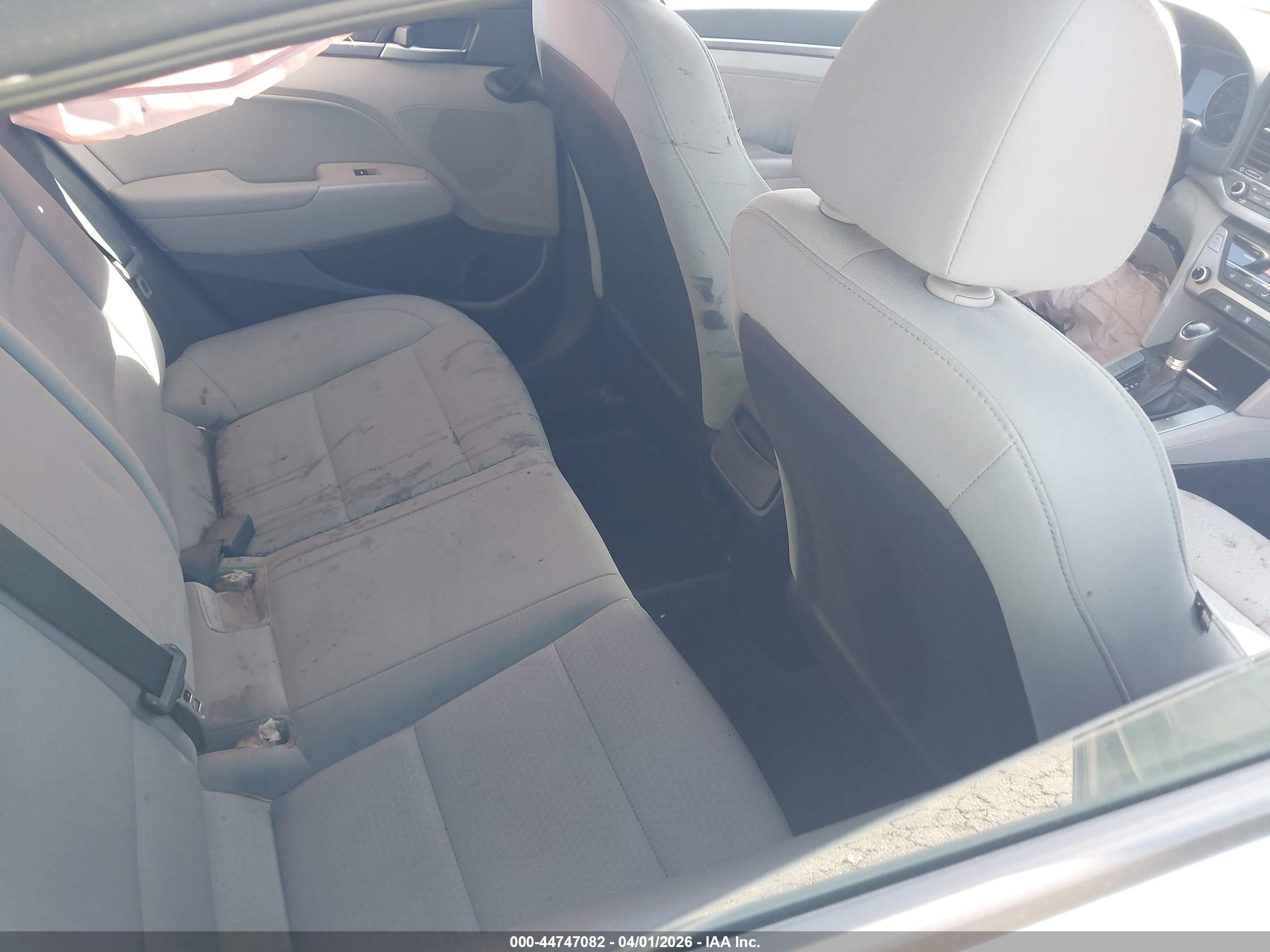 HYUNDAI ELANTRA image 8