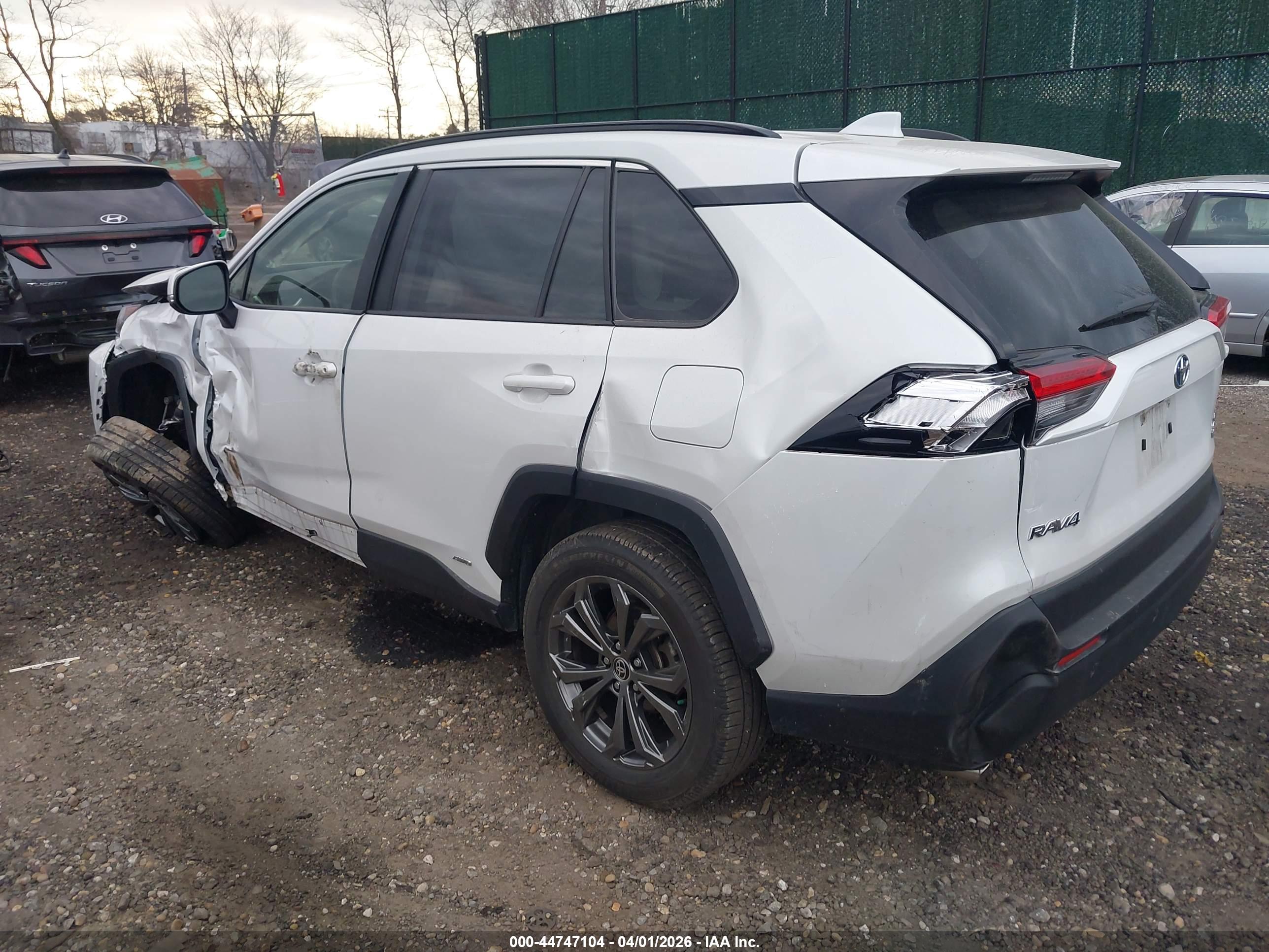 TOYOTA RAV4 image 3