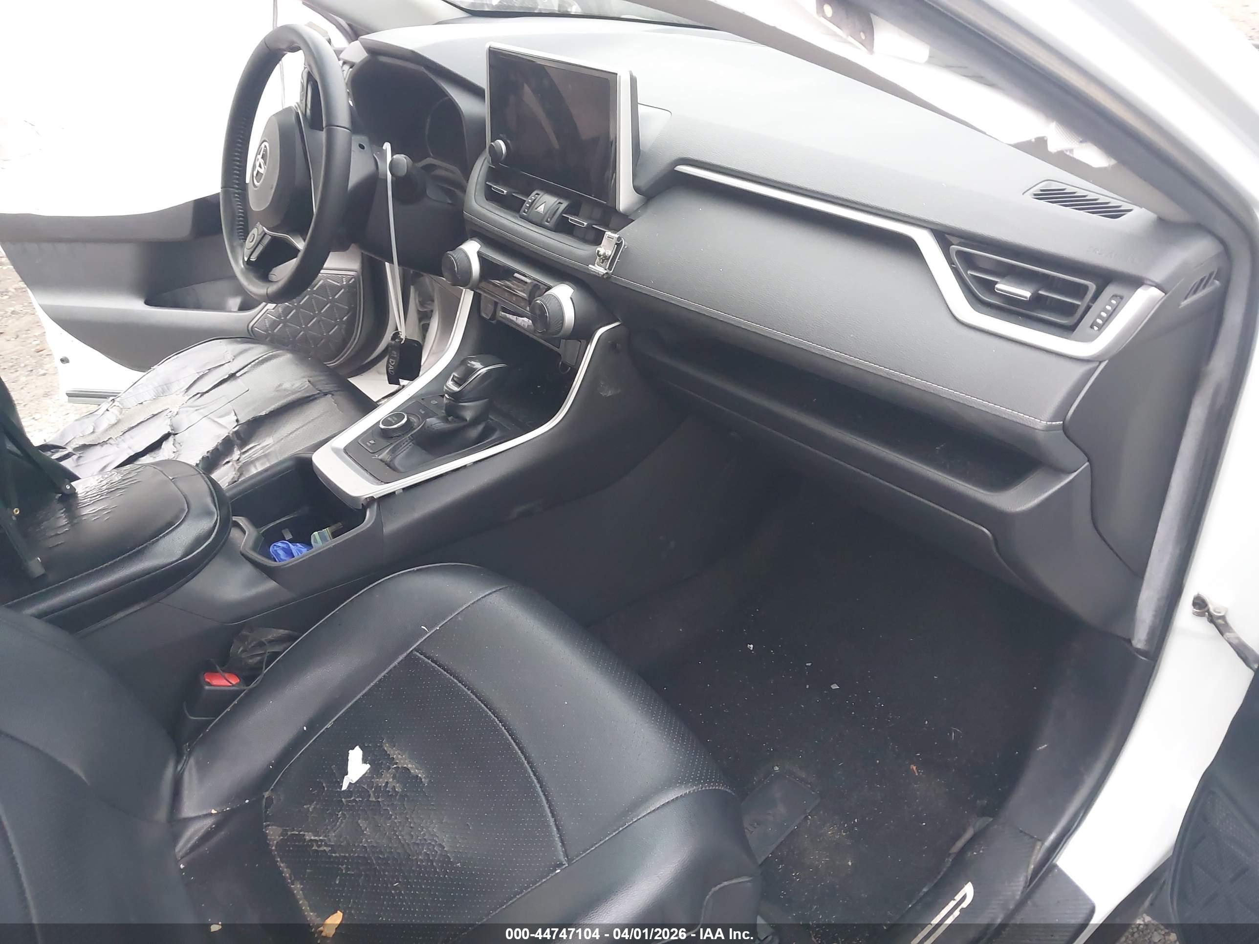 TOYOTA RAV4 image 5