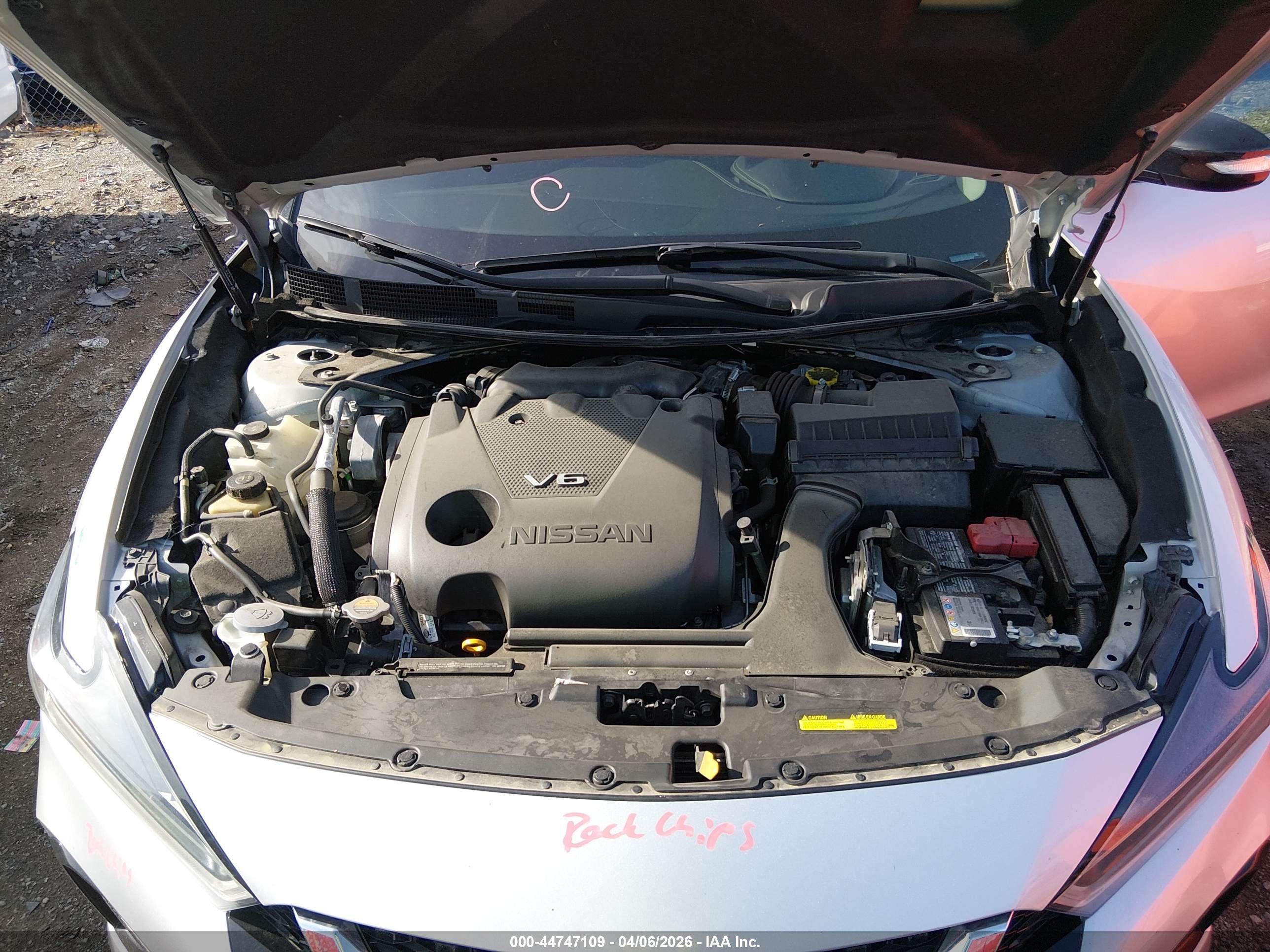 NISSAN MAXIMA image 10