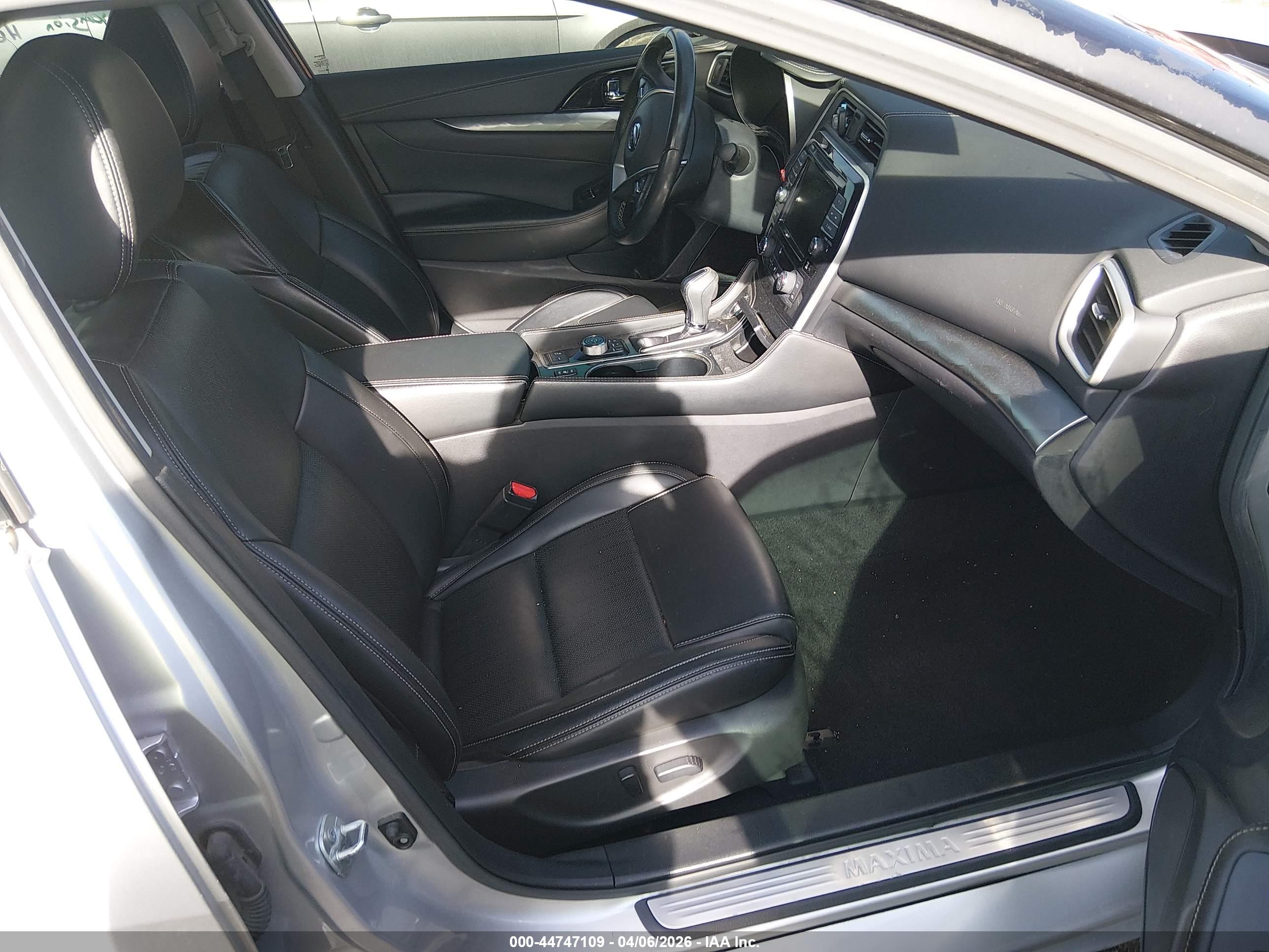 NISSAN MAXIMA image 5