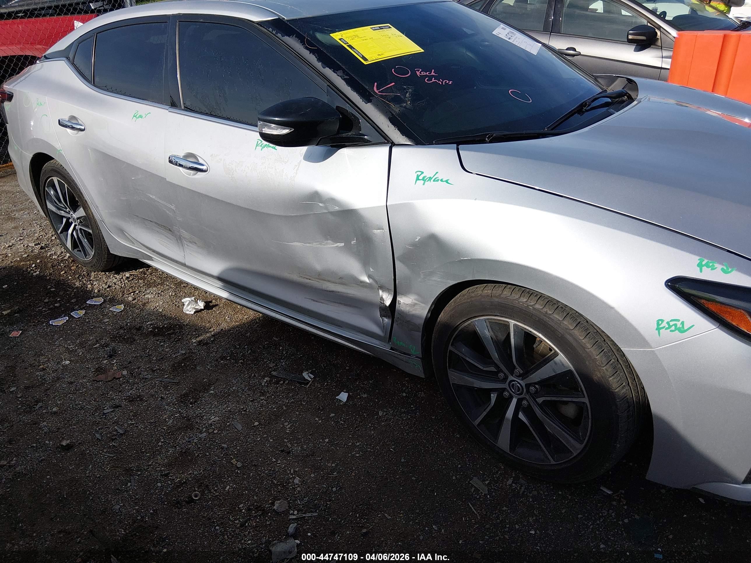 NISSAN MAXIMA image 6