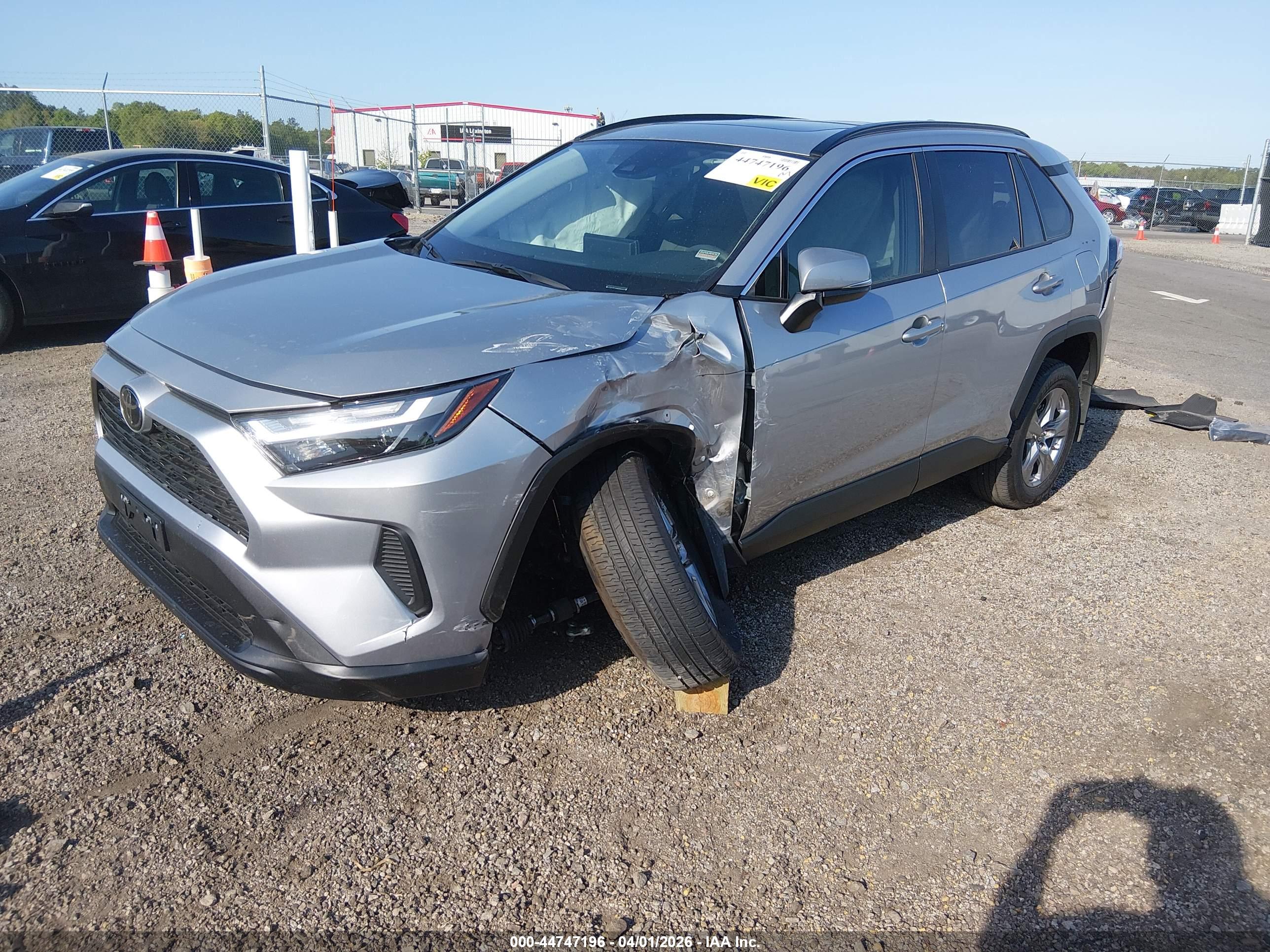 TOYOTA RAV4 image 2