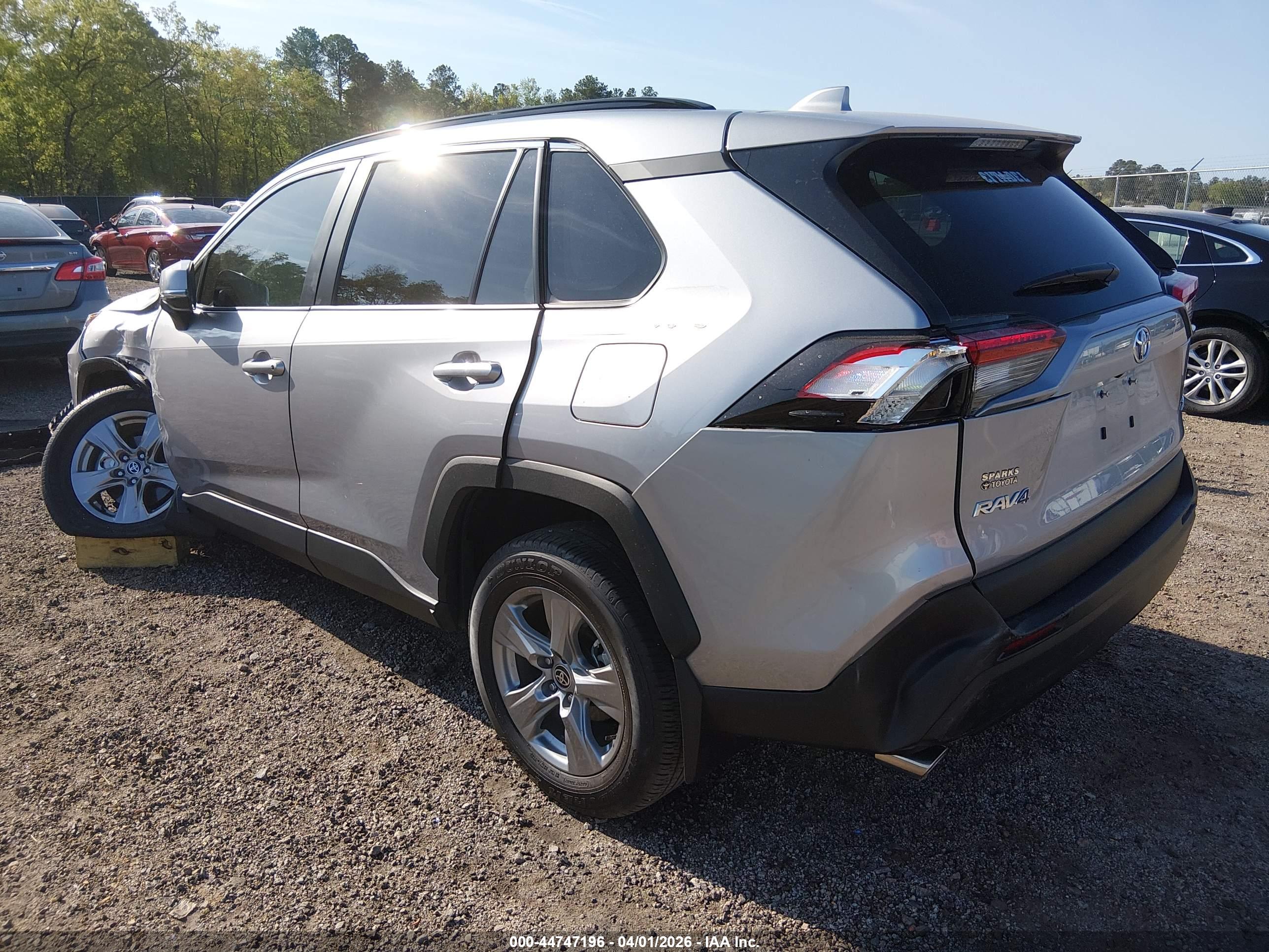 TOYOTA RAV4 image 3