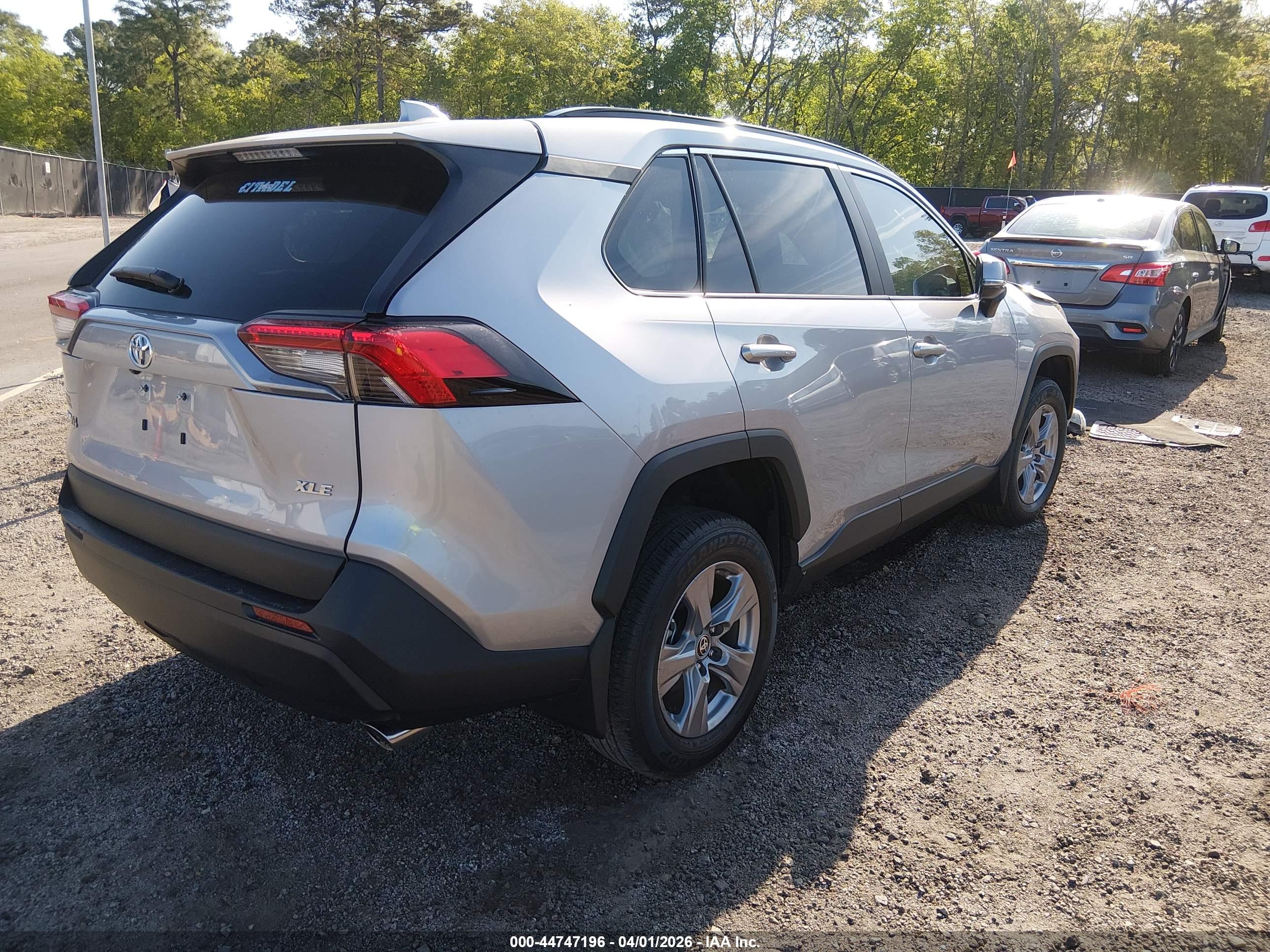 TOYOTA RAV4 image 4