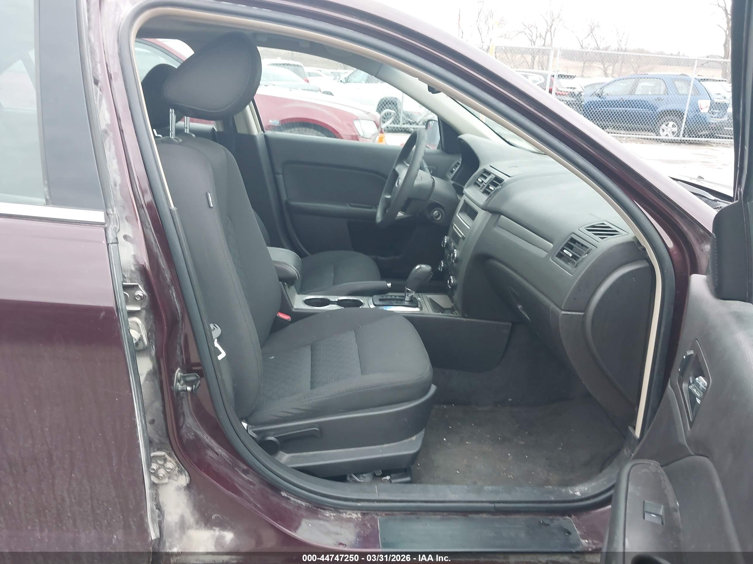 FORD FUSION image 5