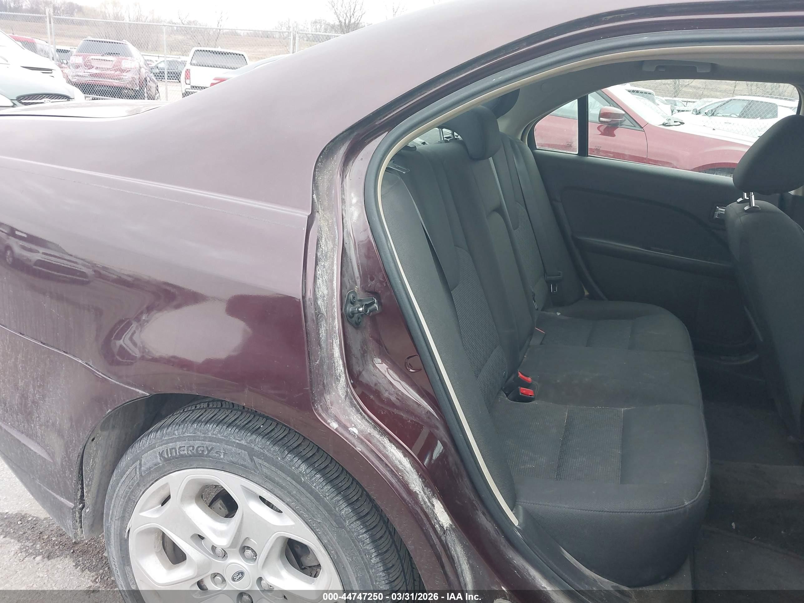 FORD FUSION image 8