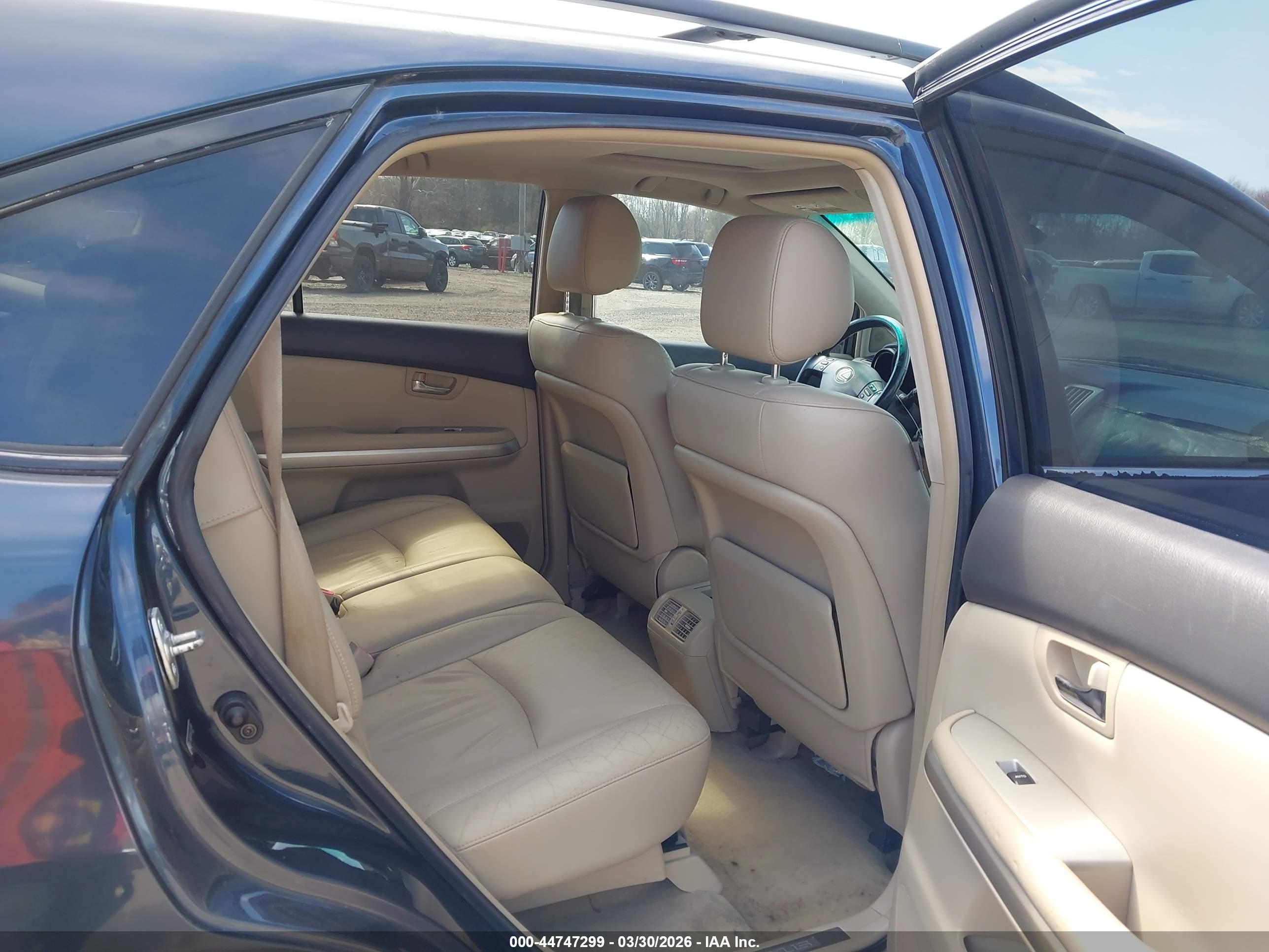LEXUS RX image 8