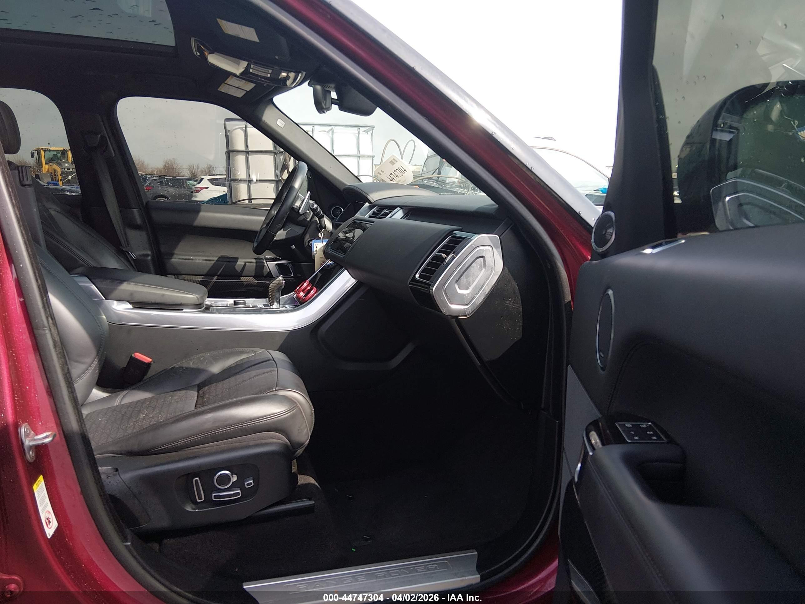 LAND ROVER image 5