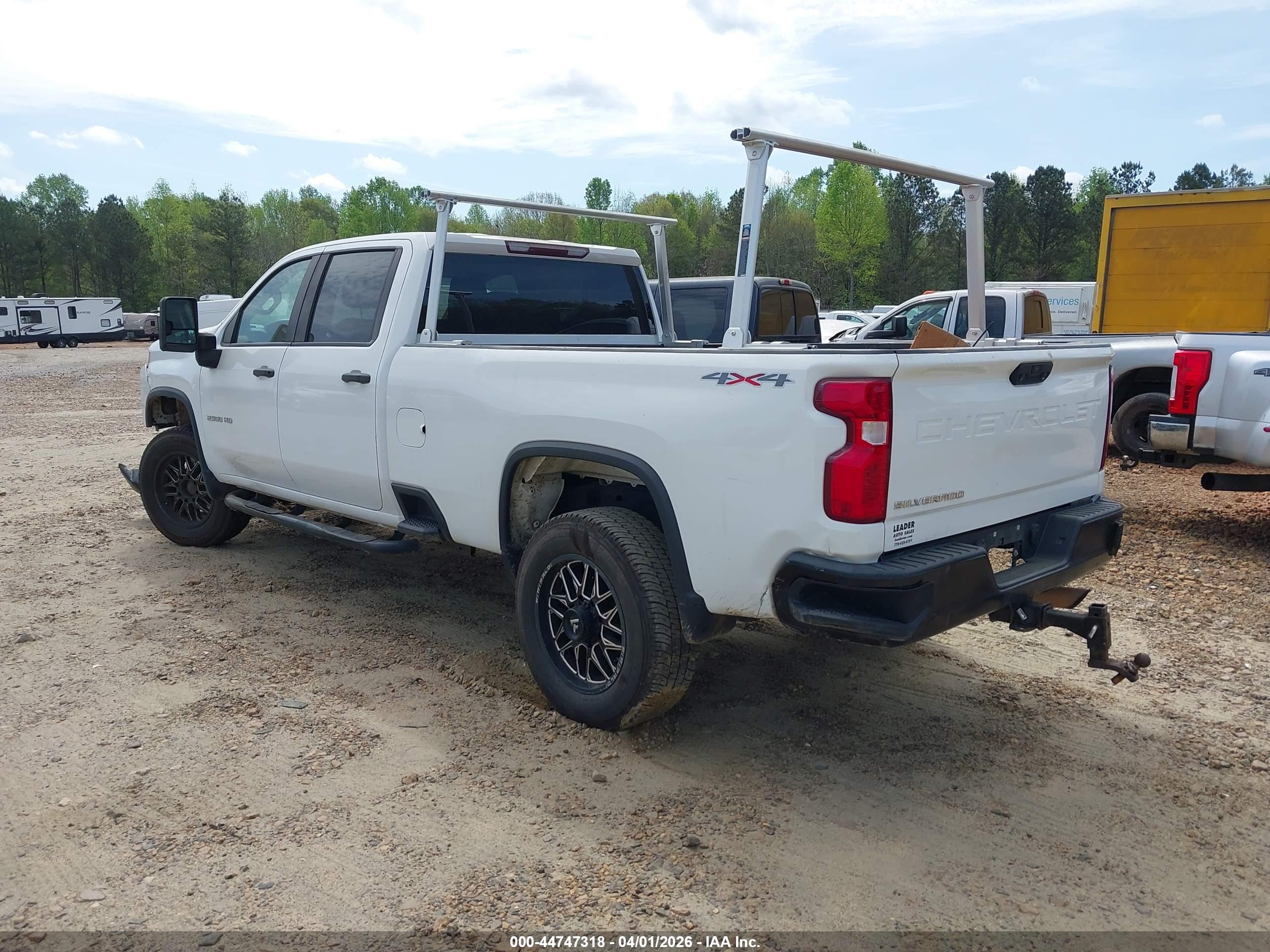 CHEVROLET SILVERADO image 3