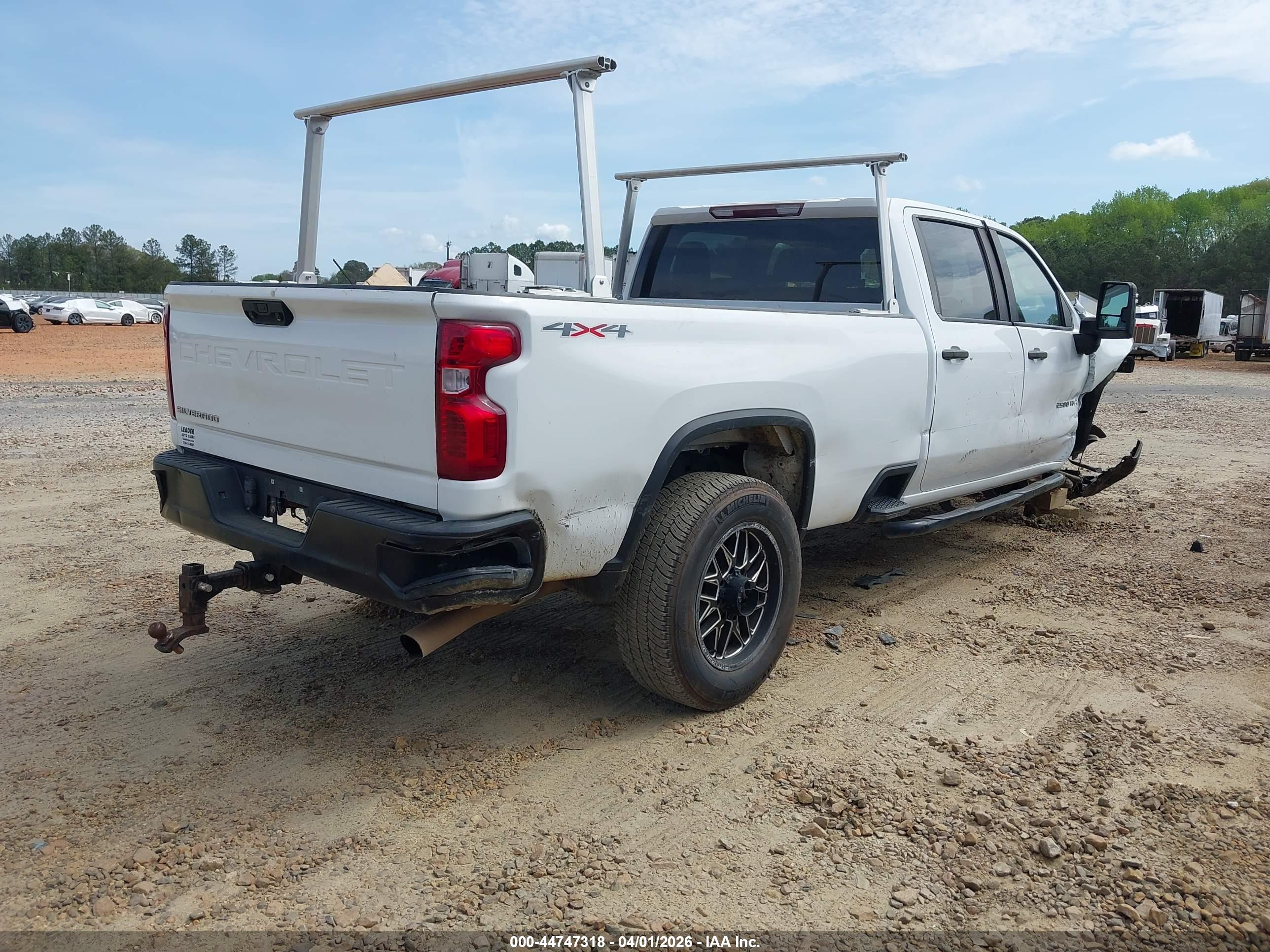 CHEVROLET SILVERADO image 4