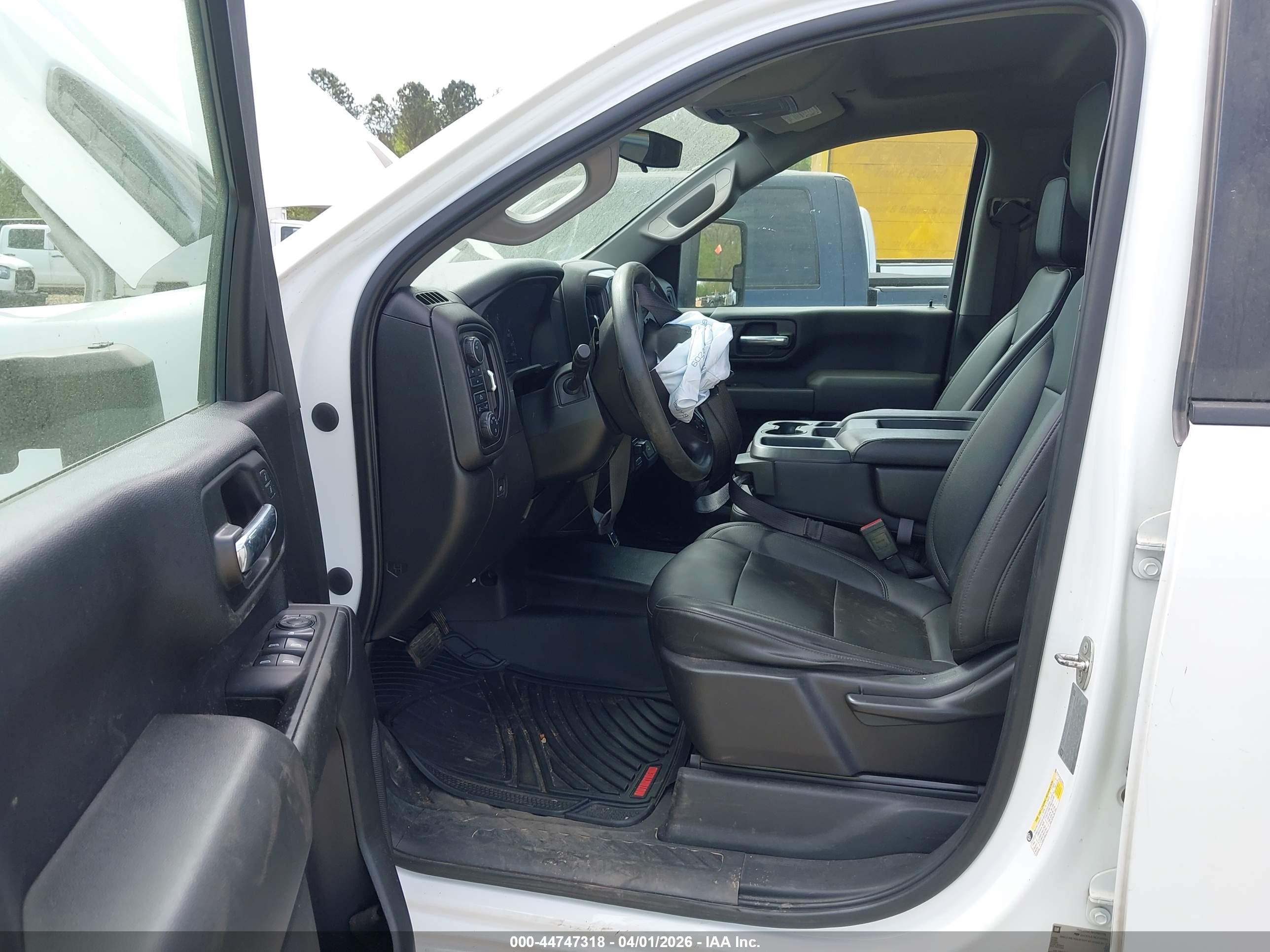 CHEVROLET SILVERADO image 7