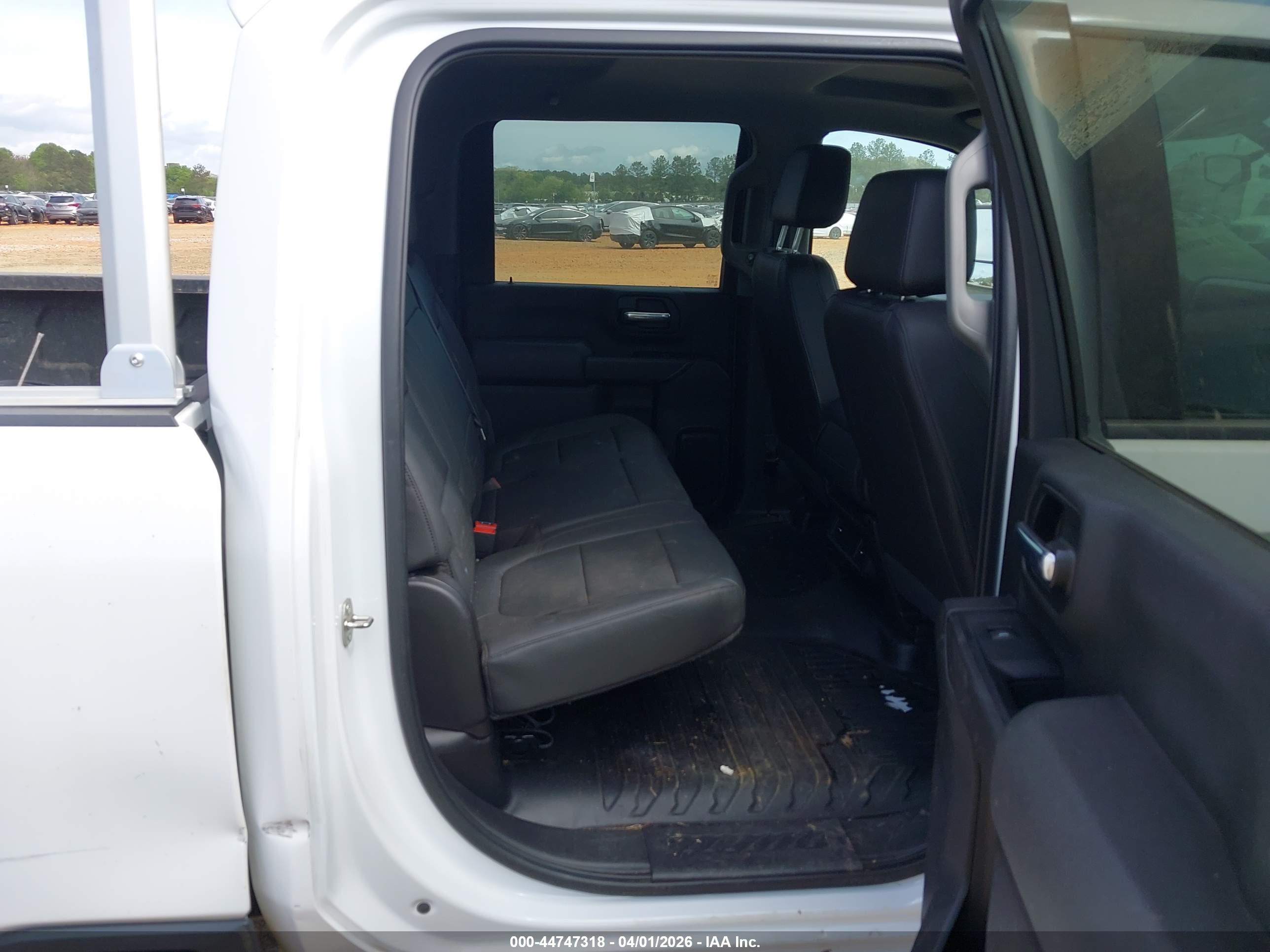 CHEVROLET SILVERADO image 8