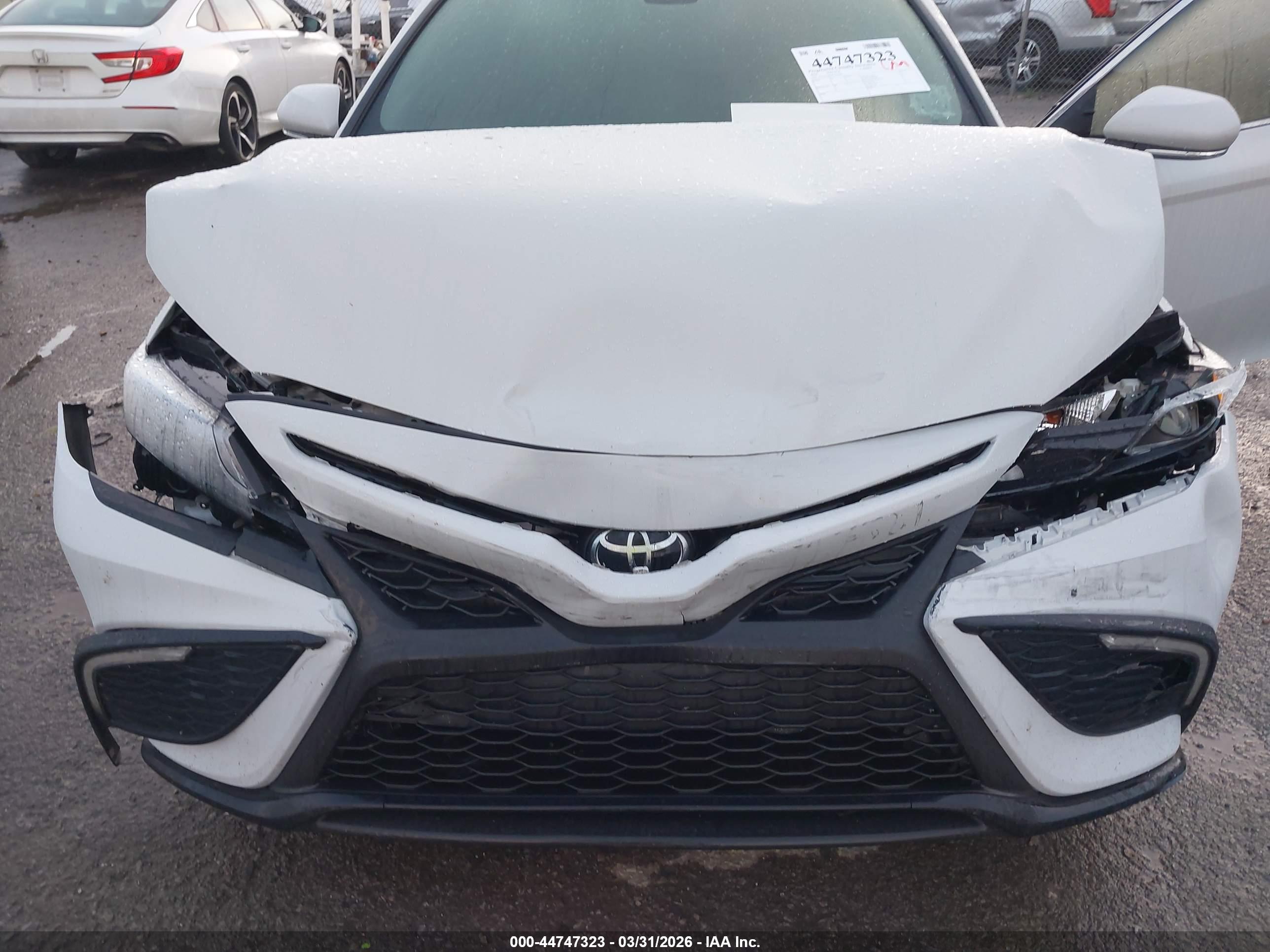 TOYOTA CAMRY image 10