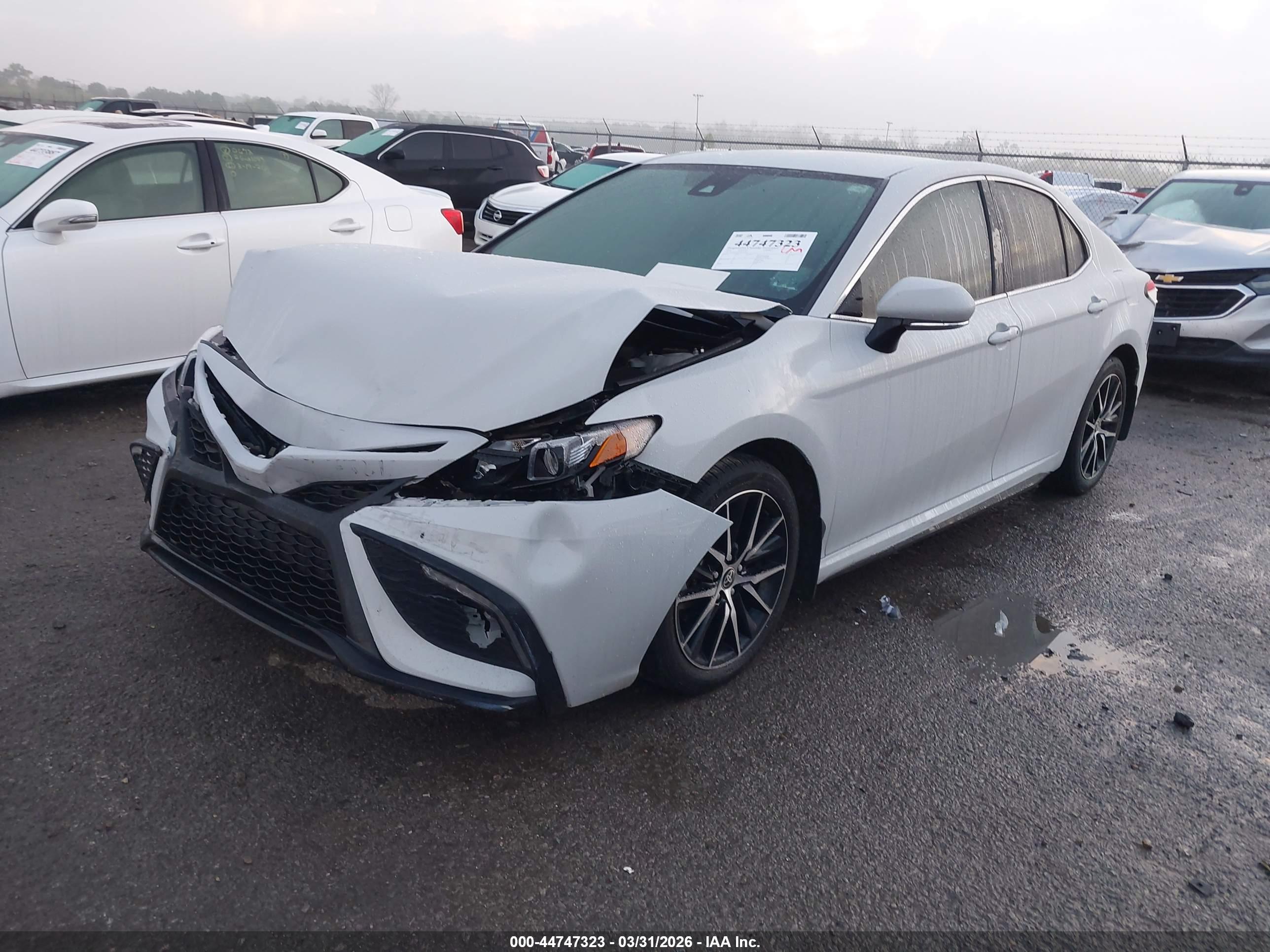 TOYOTA CAMRY image 2