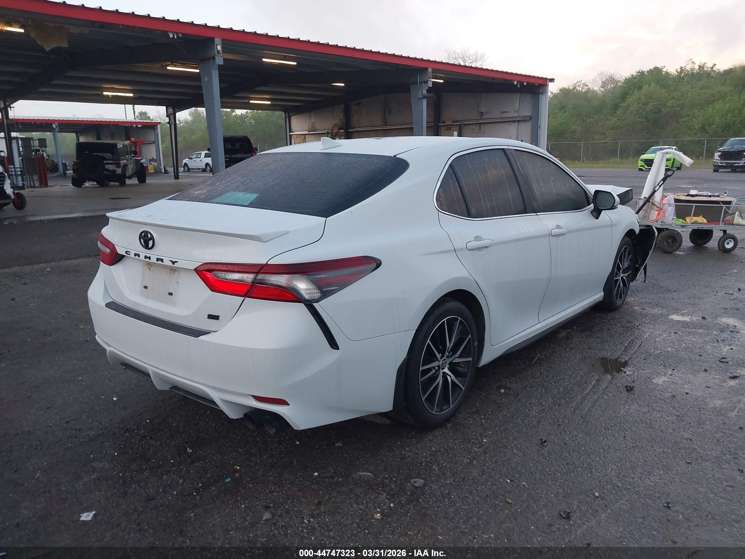 TOYOTA CAMRY image 4