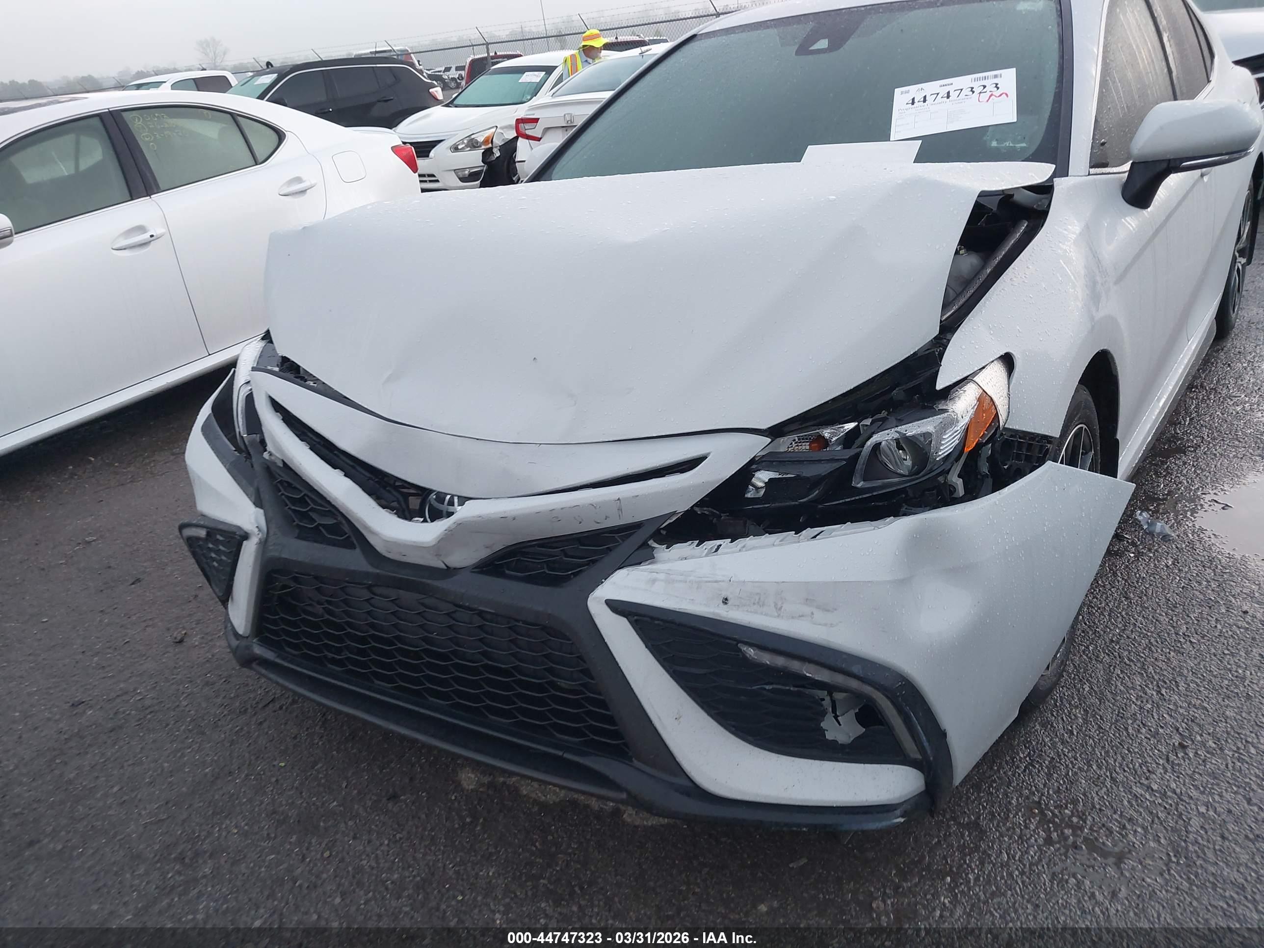 TOYOTA CAMRY image 6