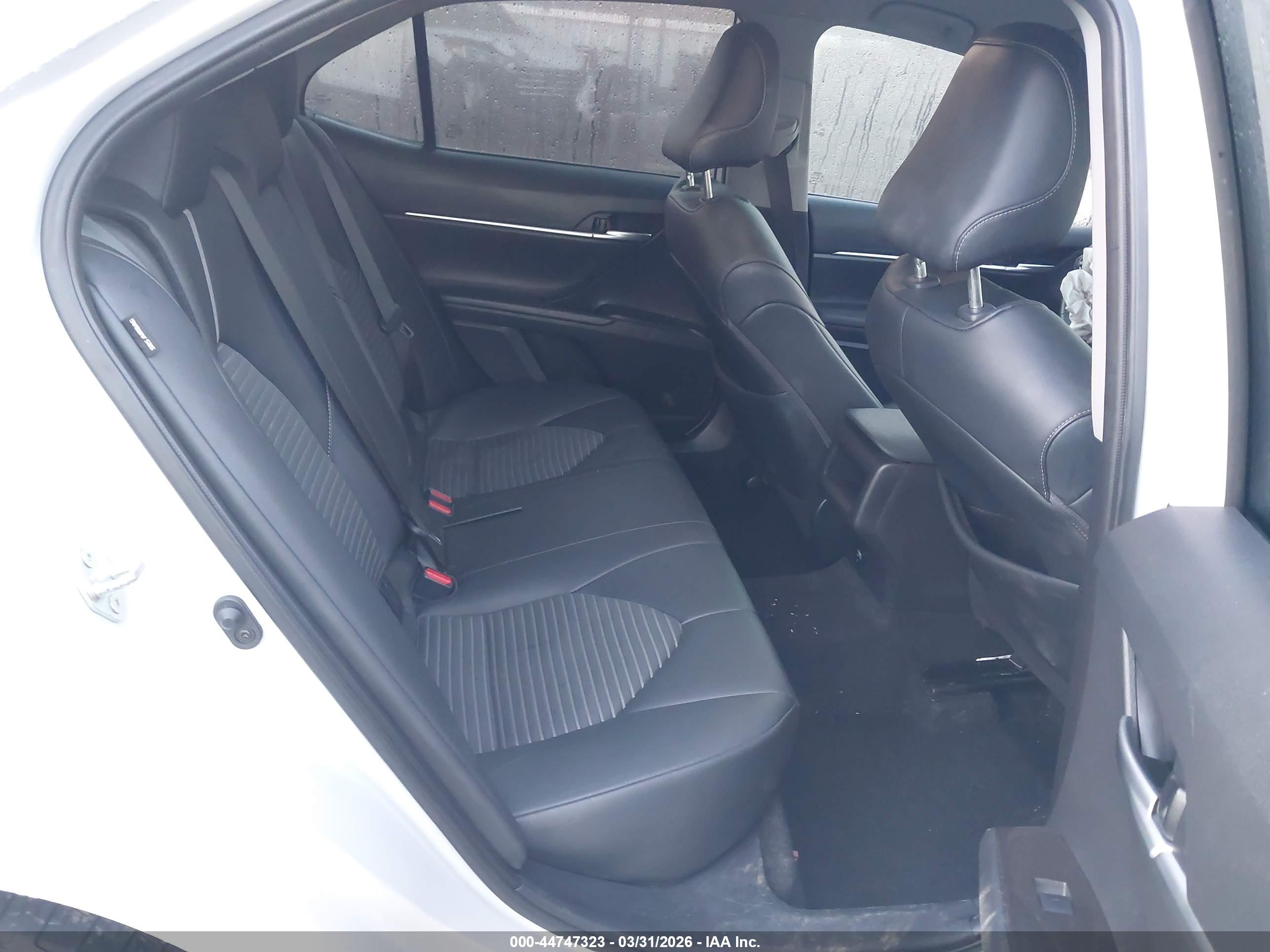 TOYOTA CAMRY image 8