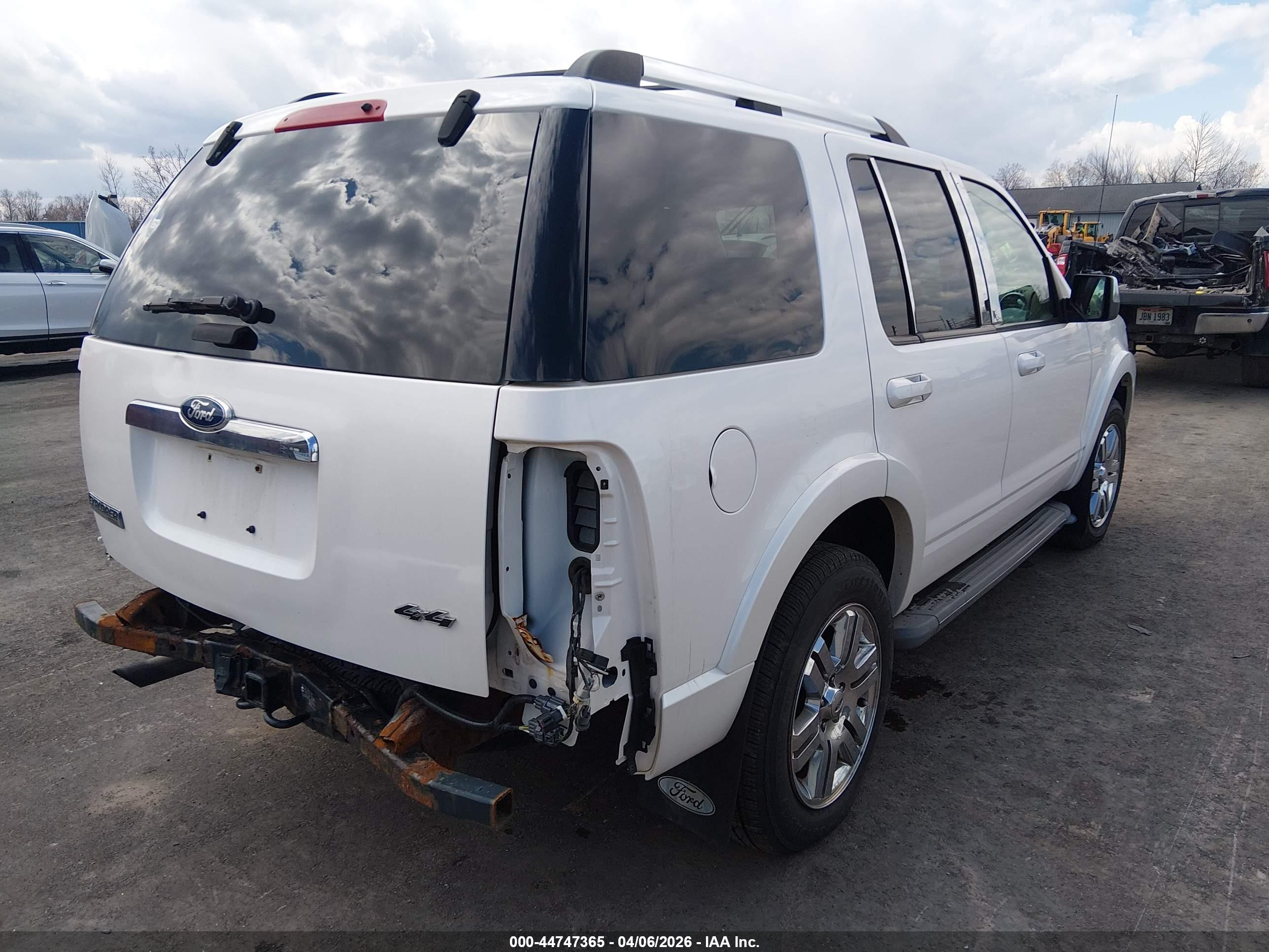 FORD EXPLORER image 4